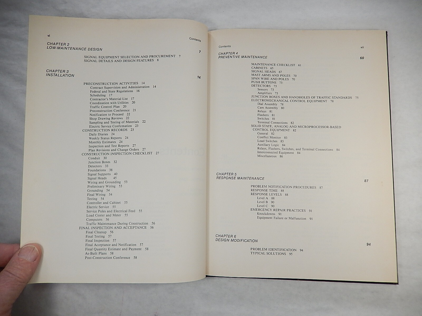 Traffic Signal Installation and Maintenance Manual by James M. Giblin, 1989