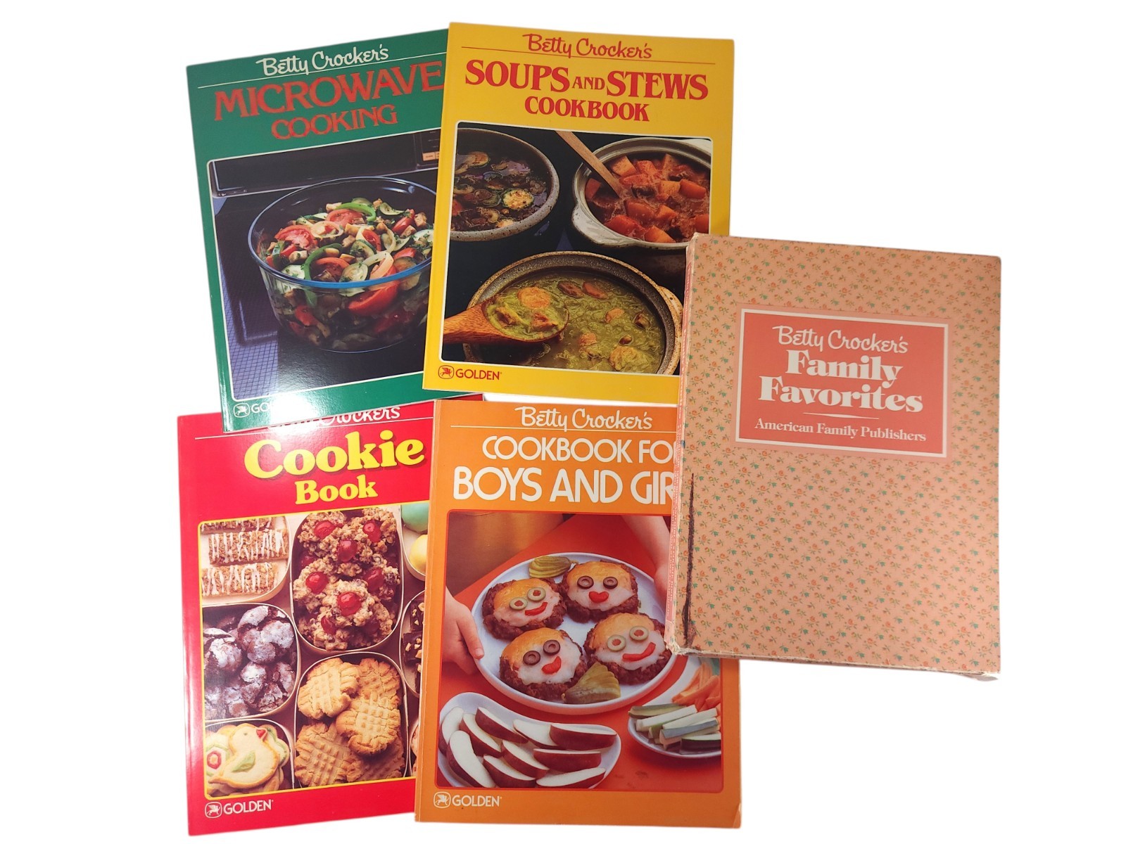 Vintage Betty Crocker Family Favorites Cookbook Lot of 4 with Slipcase 1980s