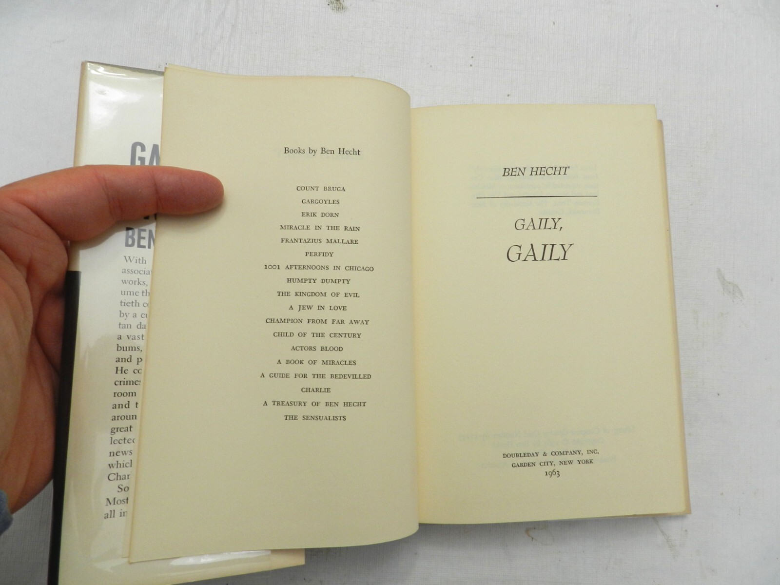1963, Gaily, Gaily The Memoirs of a Cub Reporter in Chicago by Ben Hecht, HBw/dj