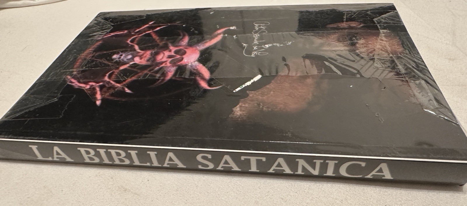 BIBLIA SATANICA, LA By Anton Szandor Lavey **BRAND NEW**