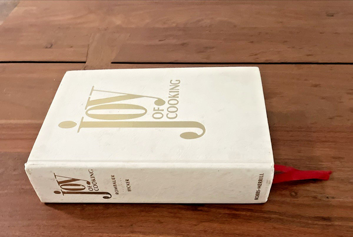 Joy of Cooking – Gold Lettering – Vintage Hardcover – 1975 CLASSIC!