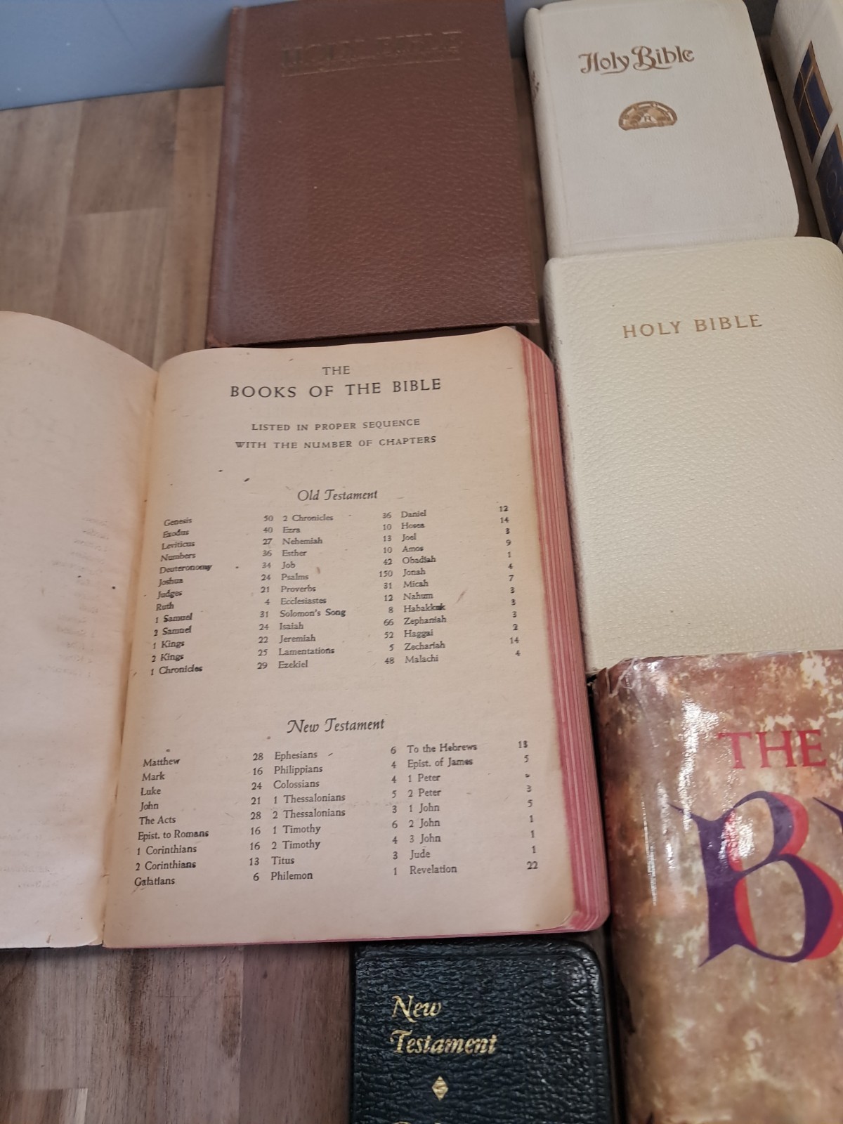 Lot Of Bibles Vintage 1960: Family Holy Bible KJV Large P82