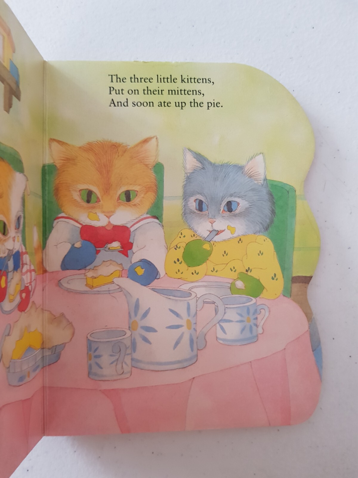 Pudgy Pal Board Book – The Three Little Kittens 1996 Dot Stott