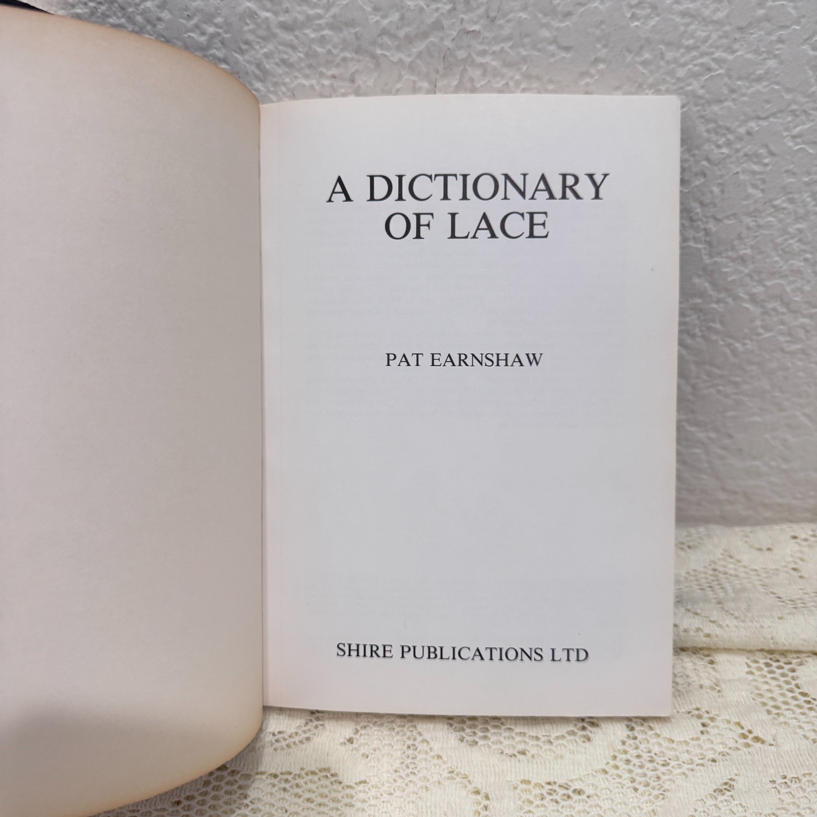 Lot 2 Vintage Lace Book History of Lace Palliser Dictionary Pat Earnshaw Textile