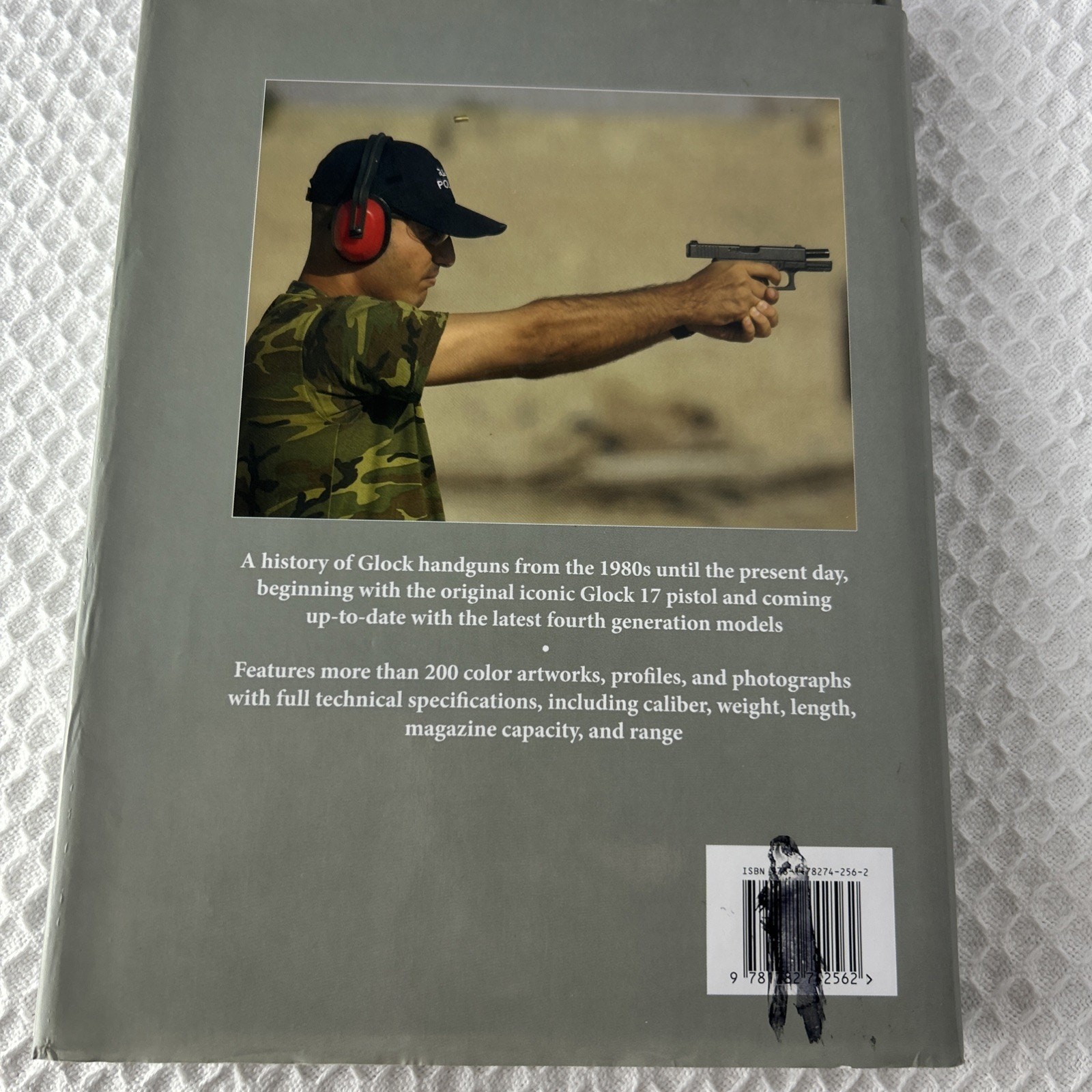 GLOCK: THE WORLD’S HANDGUN (COLLECTOR’S GUIDES) By Chris Mcnab [EN08]