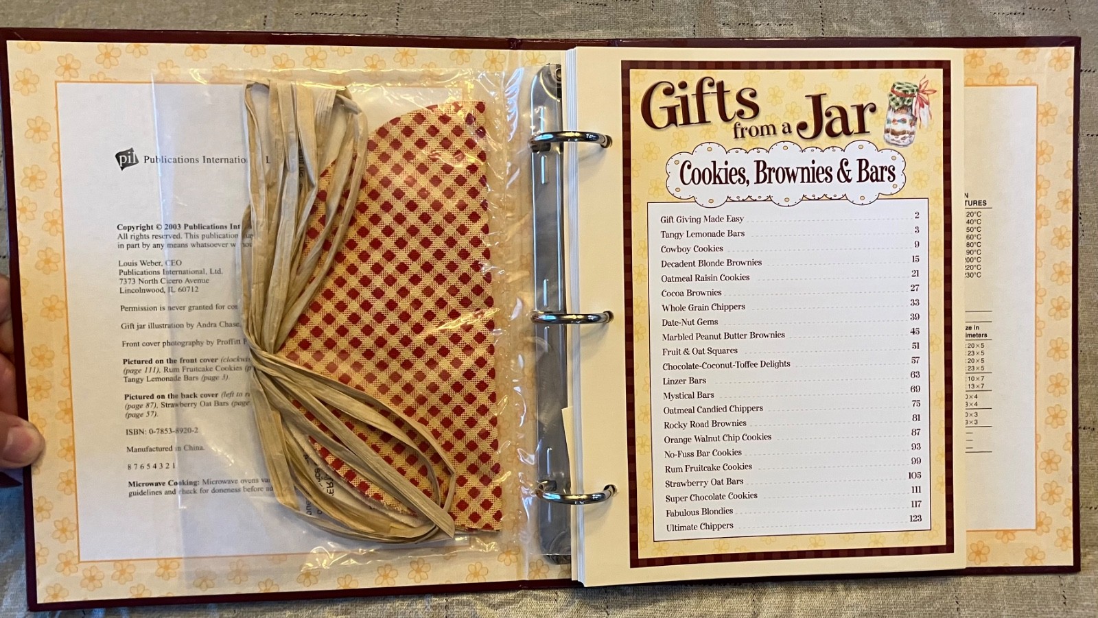 Cookies, Brownies & Bars (Gifts from a Jar) – Hardcover – Covers & Rafia