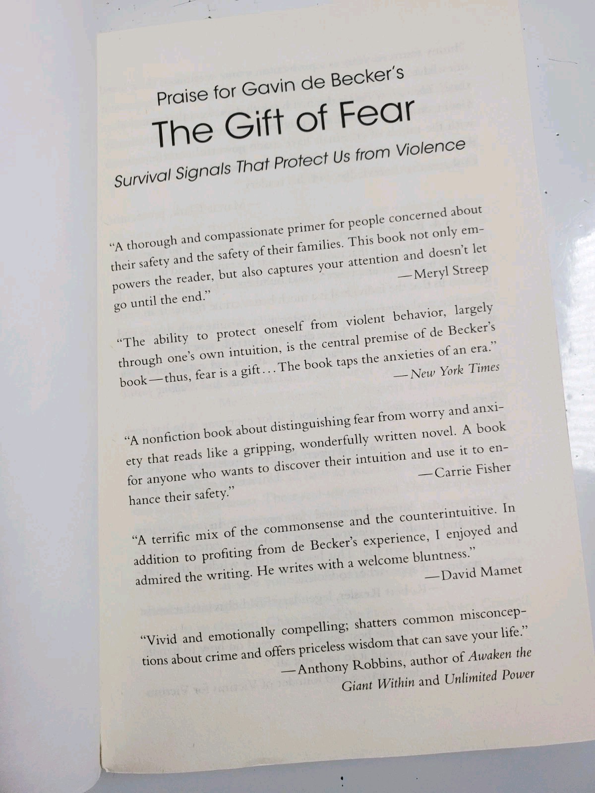 Gift of Fear : Survival Signals That Protect Us from Violence by Gavin de Becker