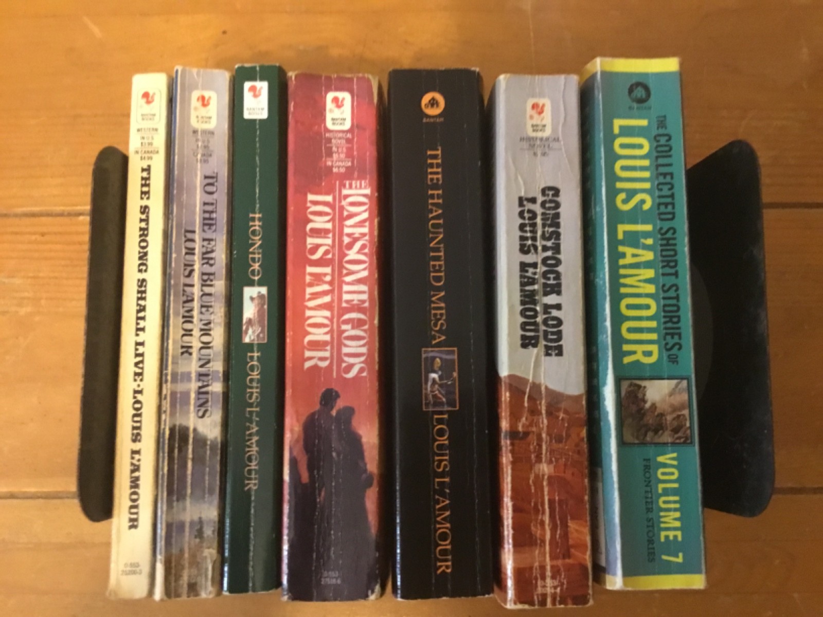 Louis L’Amour Lot Of 7 Paperbacks Western, Action, ll1