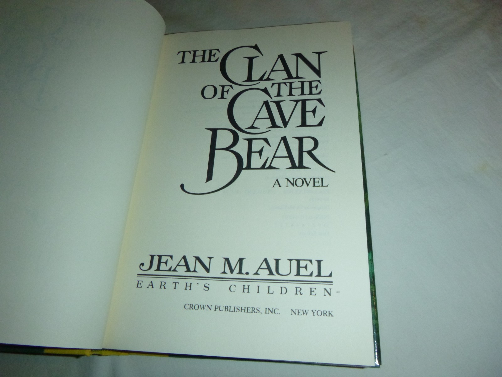 The Clan of the Cave Bear – 1st Ed. /1st Printing Jean M. Auel 1980 HC SIGNED