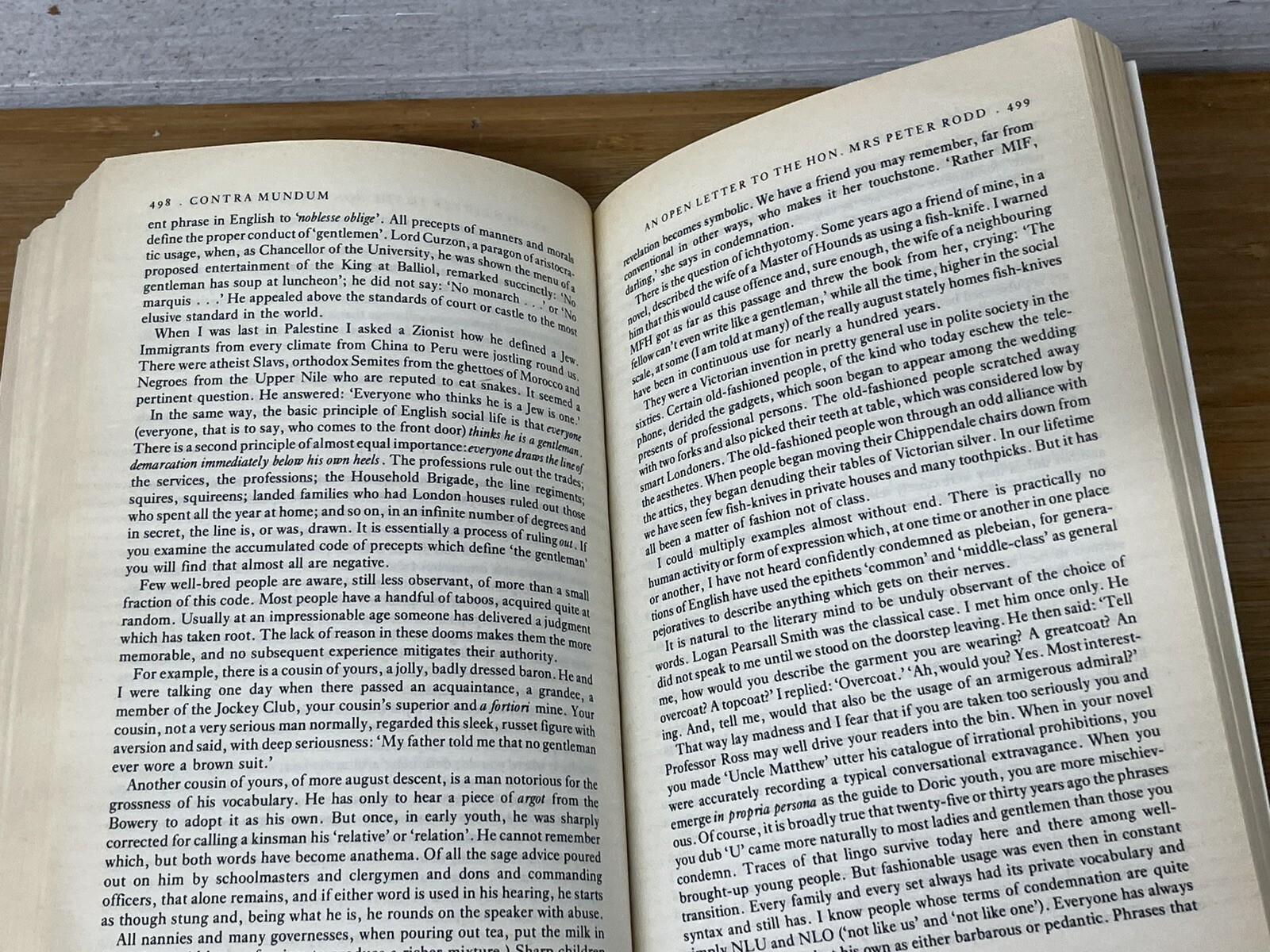 Vintage The Essays, Articles and Reviews of Evelyn Waugh PB Penguin 1986