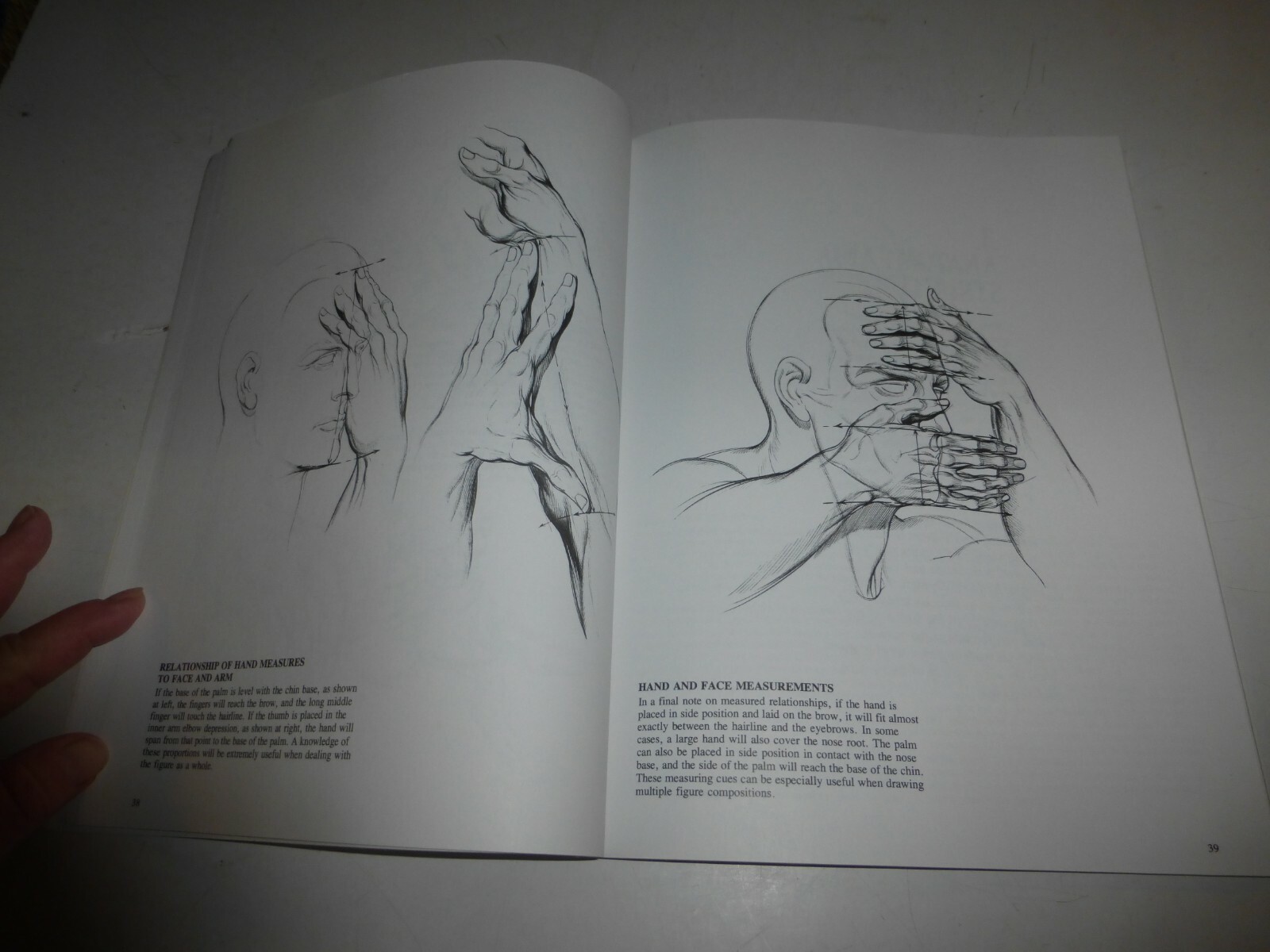 Drawing Dynamic Hands by Burne Hogarth 9780823013685 (Paperback, 1988) 122