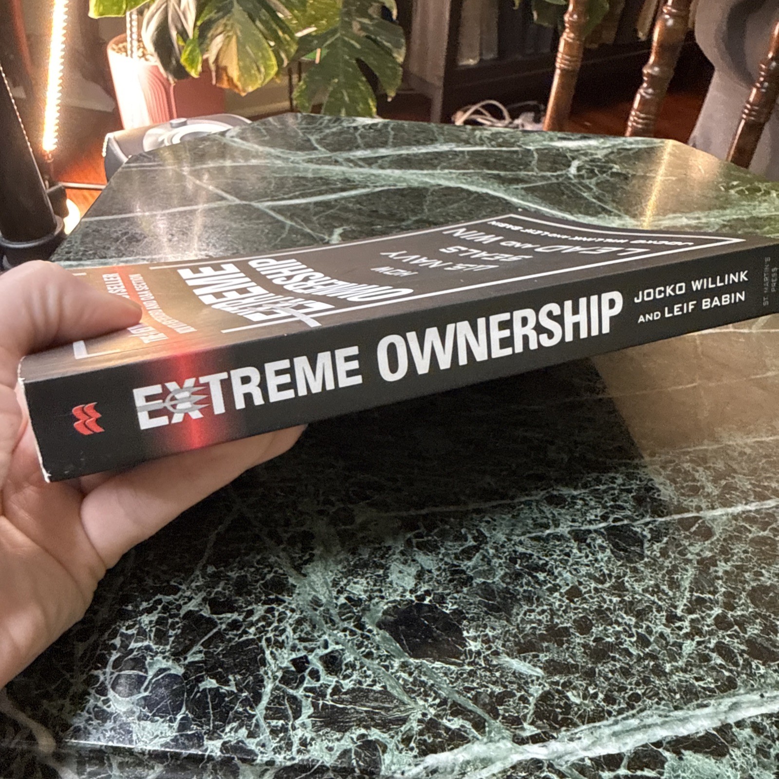 Extreme Ownership How U.S. Navy SEALs Lead and Win Like New Book 2017