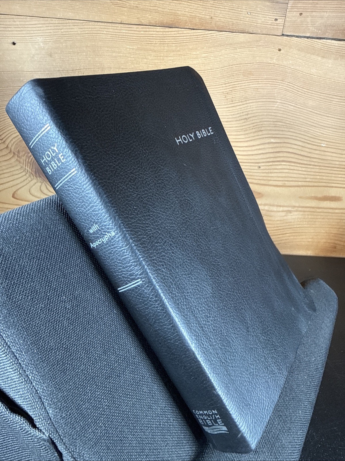 CEB Common English Thinline Bible with Apocrypha (2011 DecoTone Black)