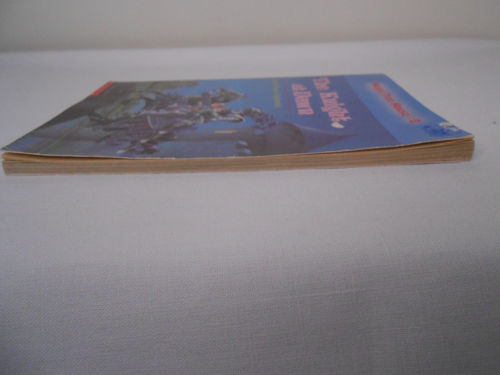 THE KNIGHT AT DAWN (MAGIC TREE HOUSE #2) MARY POPE OSBORNE SCHOLASTIC, INC. D1