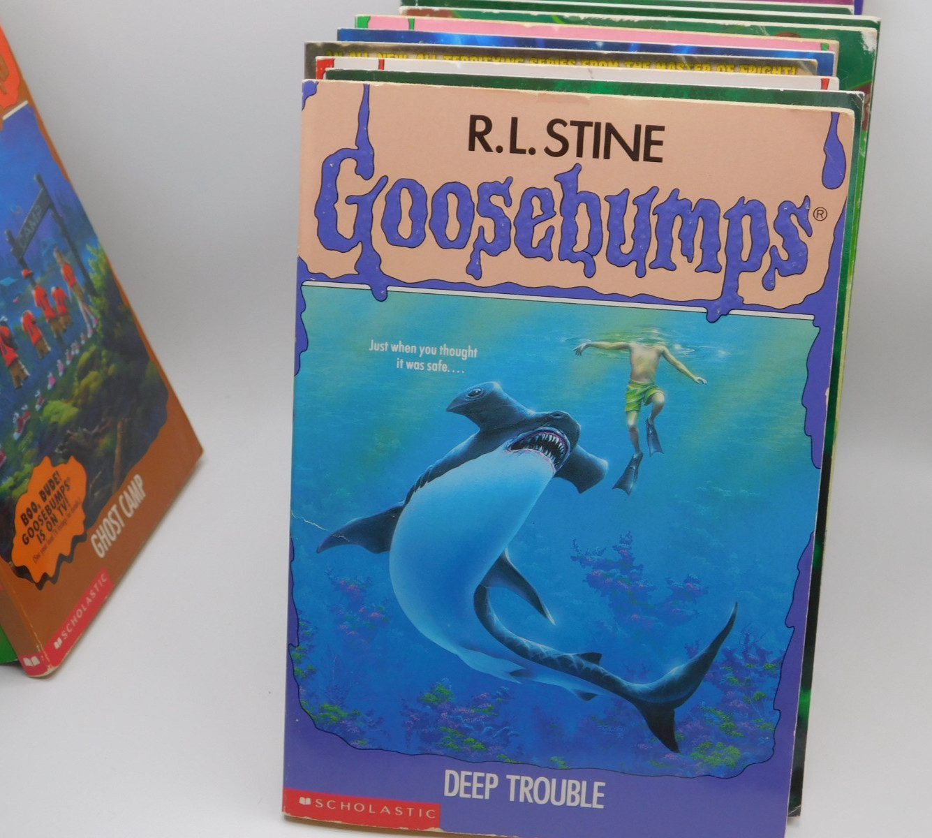 RL STINE LOT (16) Goosebumps Fear Street Just Beyond Graphic Novels (EF946)