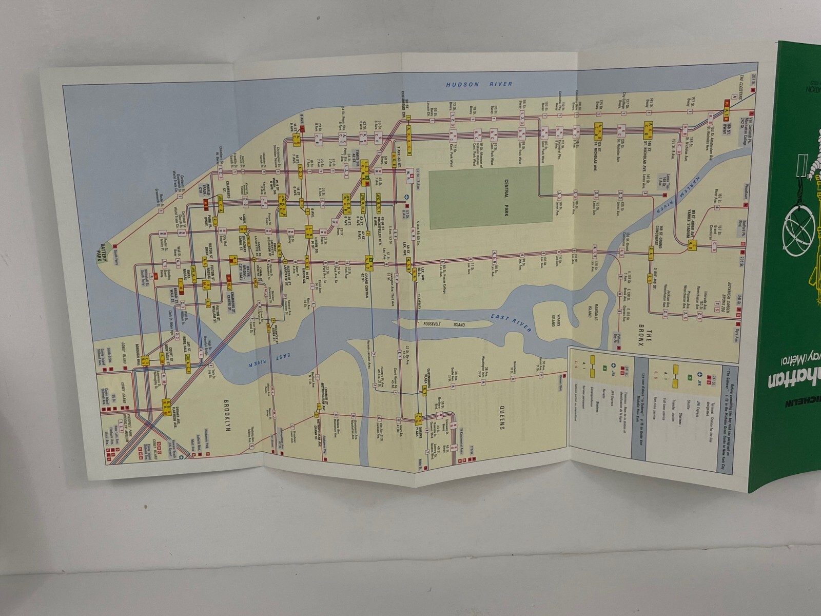 Michelin New York City Tourist Guide 8th edition w/ Subway/bus map 1985 Green
