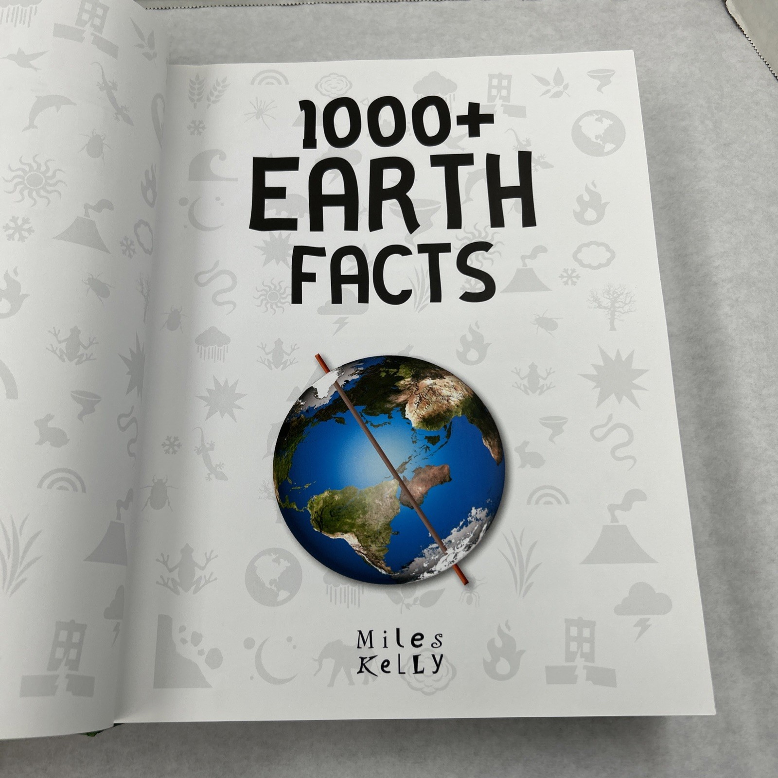 1000+ Earth Facts by Miles Kelly Hardcover 2016