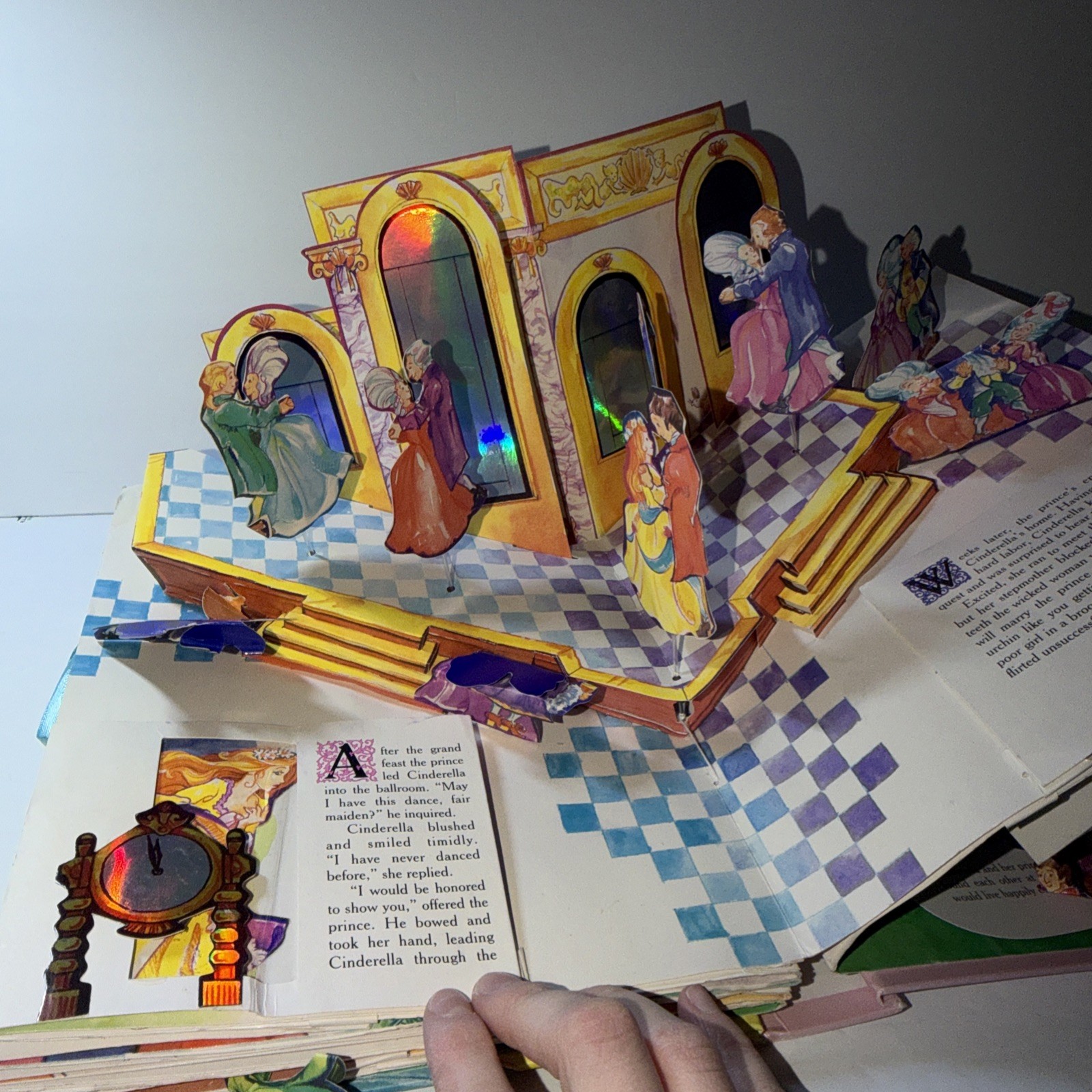 CINDERELLA POP-UP FAIRY TALE HARDCOVER BOOK 2005 by Matthew Reinhart
