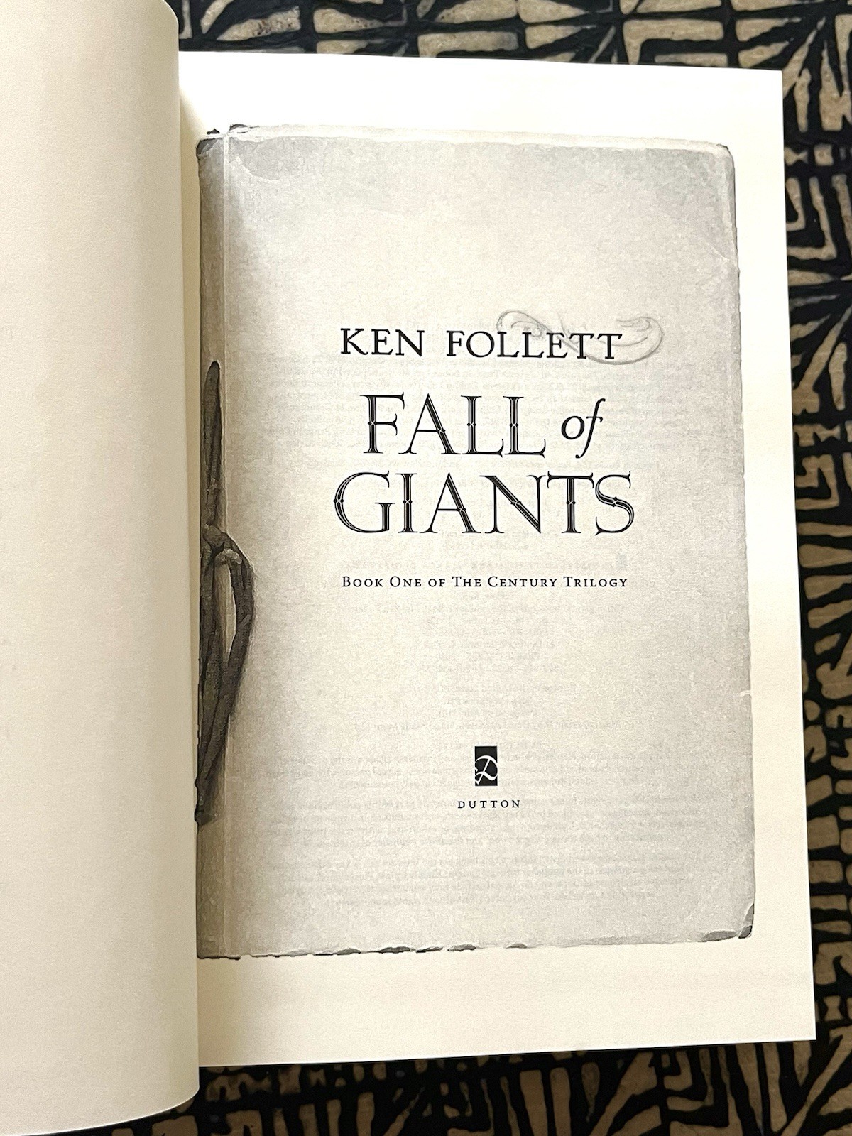 FALL OF GIANTS ~ KEN FOLLETT (2010, Dutton) LIKE NEW First Printing HC/DJ