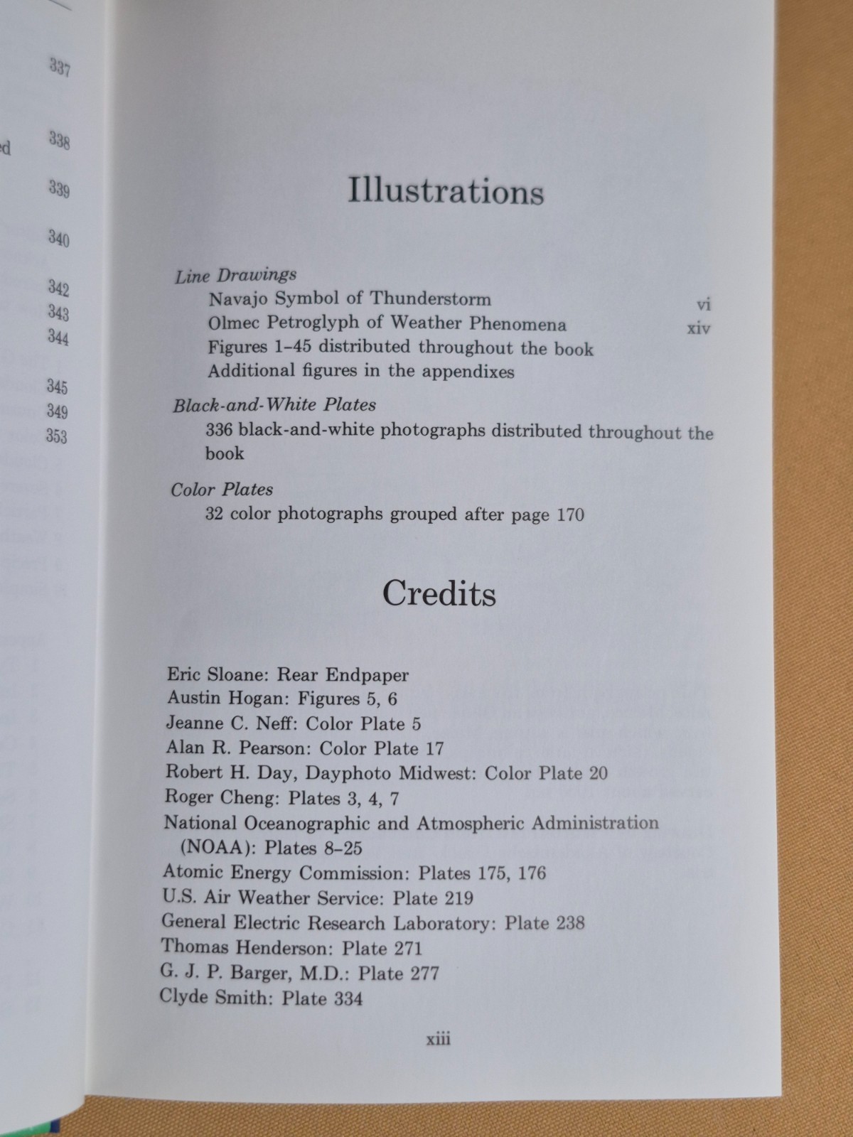 A Field Guide to the Atmosphere – Hardcover, Dust Jacket – Peterson Guide Series