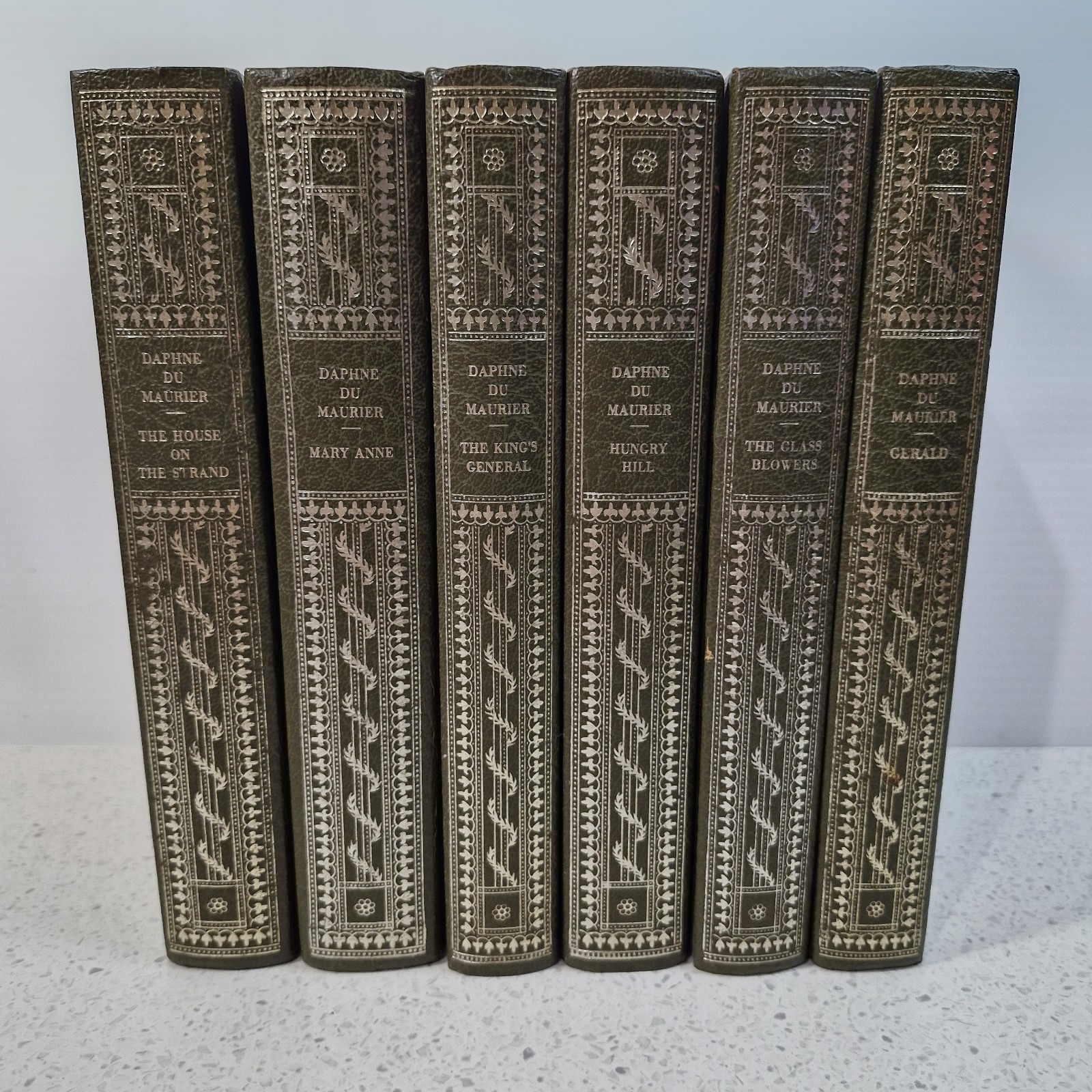 Daphne Du Maurier x6 Novel Collectable Hardcover Heron Vintage Embossed Gold Lot
