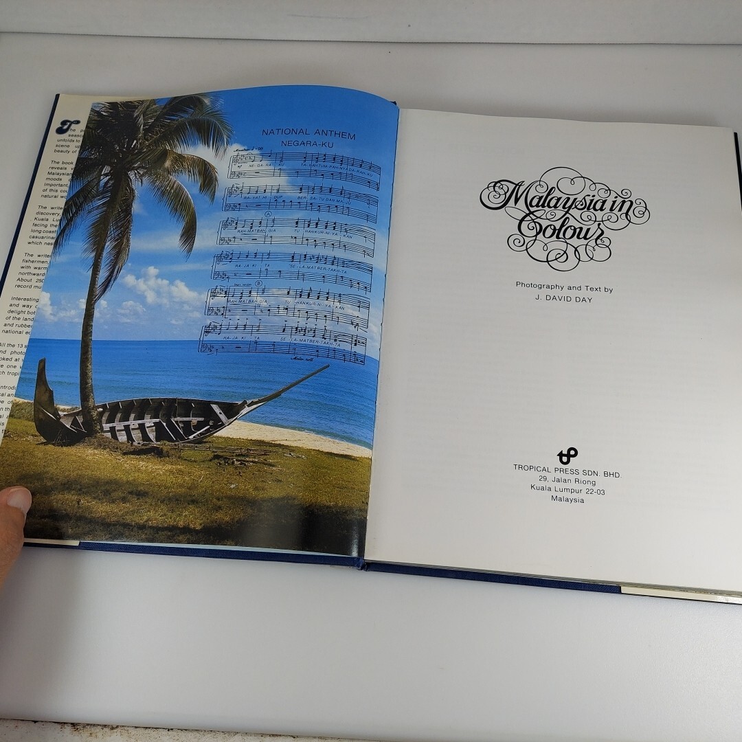 Malaysia in Colour by J. David Day 1987 8th Impression Illustrated HCDJ