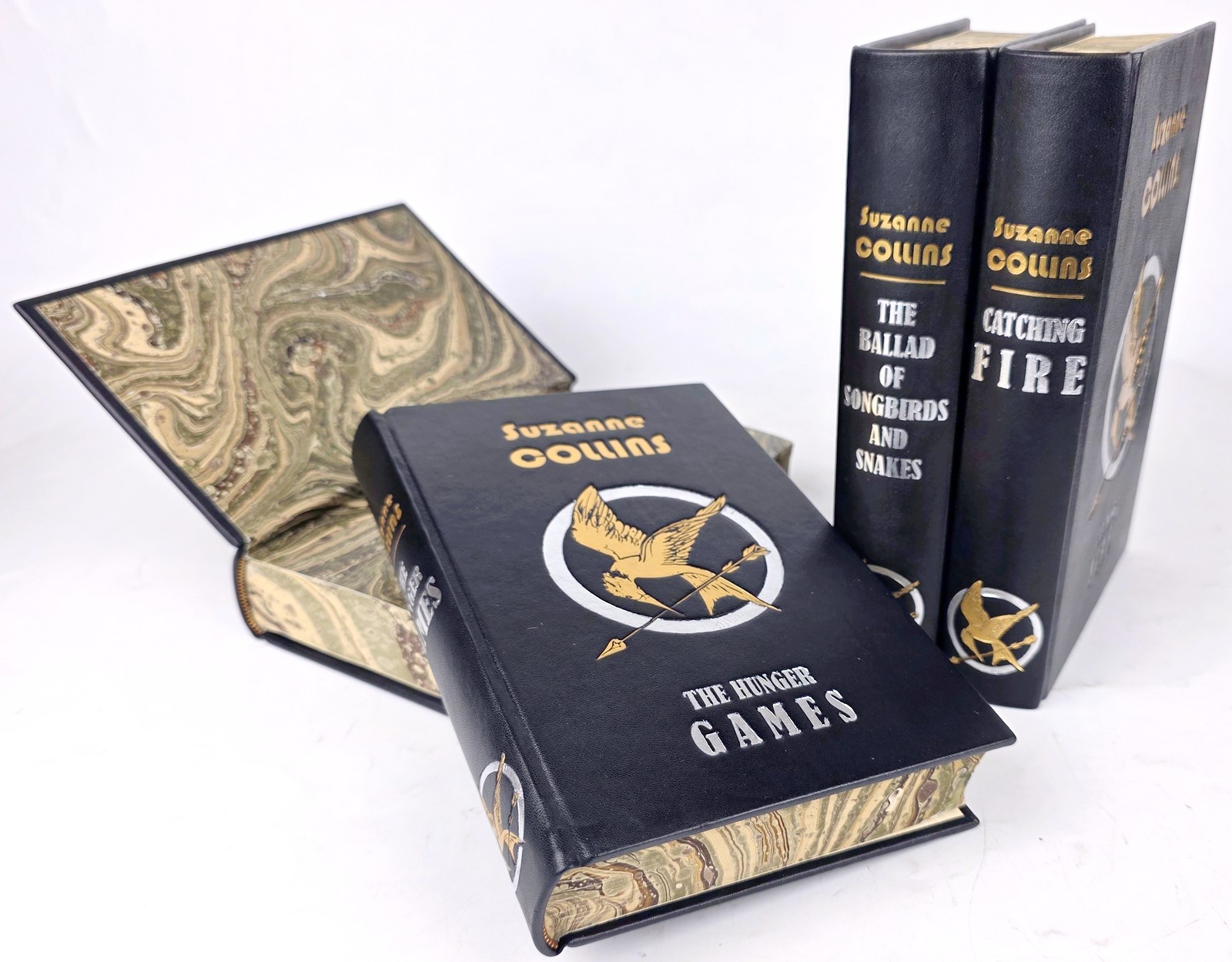 Suzanne Collins – The Hunger Games Series. Leatherbound Set: Limited Edition