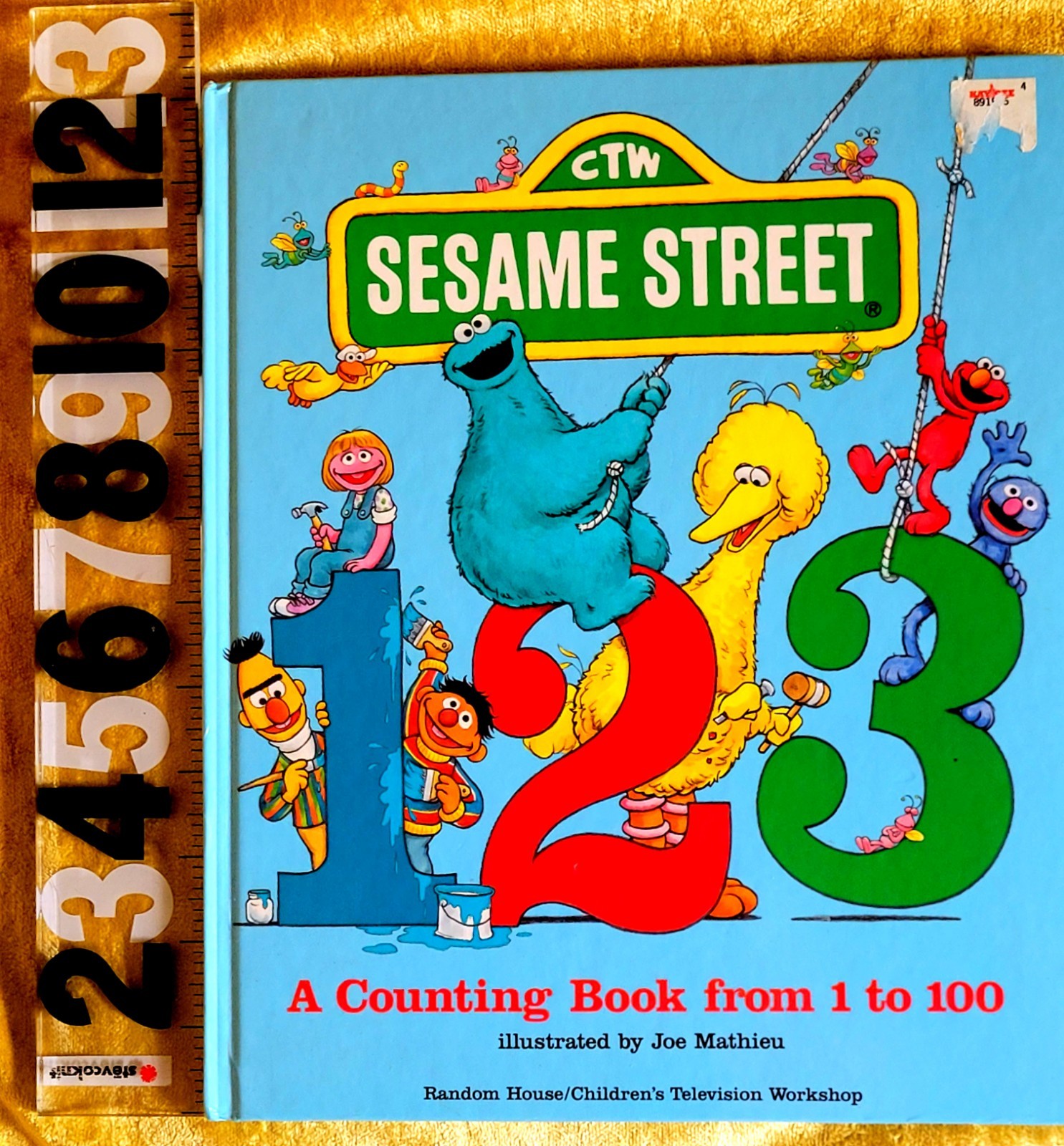 CTW SESAME STREET 1, 2, 3: A COUNTING BOOK FROM 1 TO 100 IN PERFECT CONDITION!