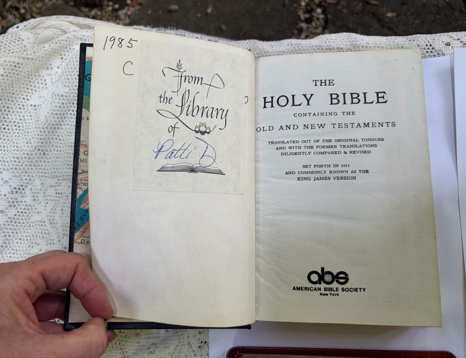 Lot 3 Bibles Leather Vtg King James + ABR + Compact Thinline Go Anywhere Black