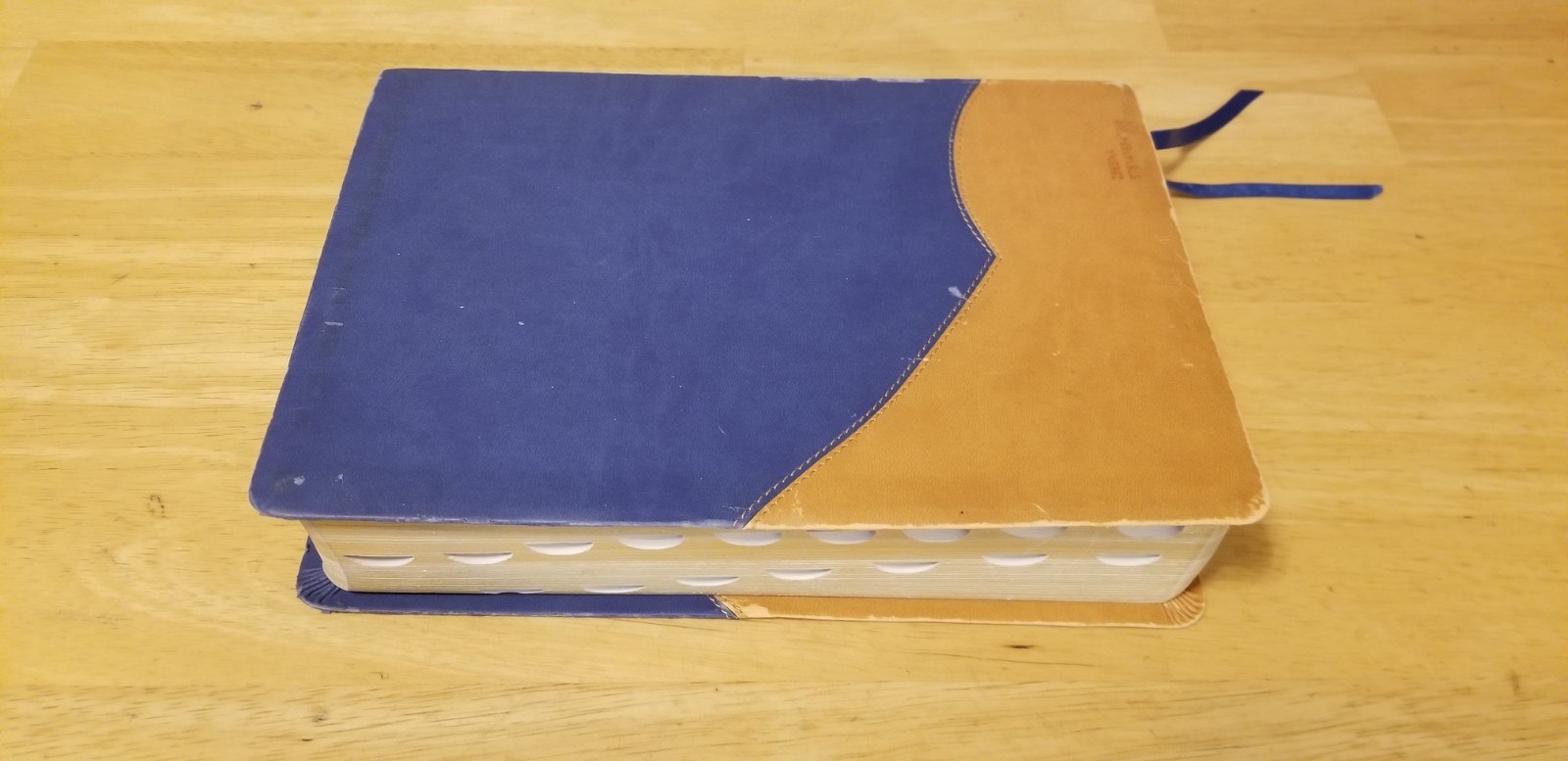 The MacArthur Study Bible: New King James Version Butterscotch / Blue Jay