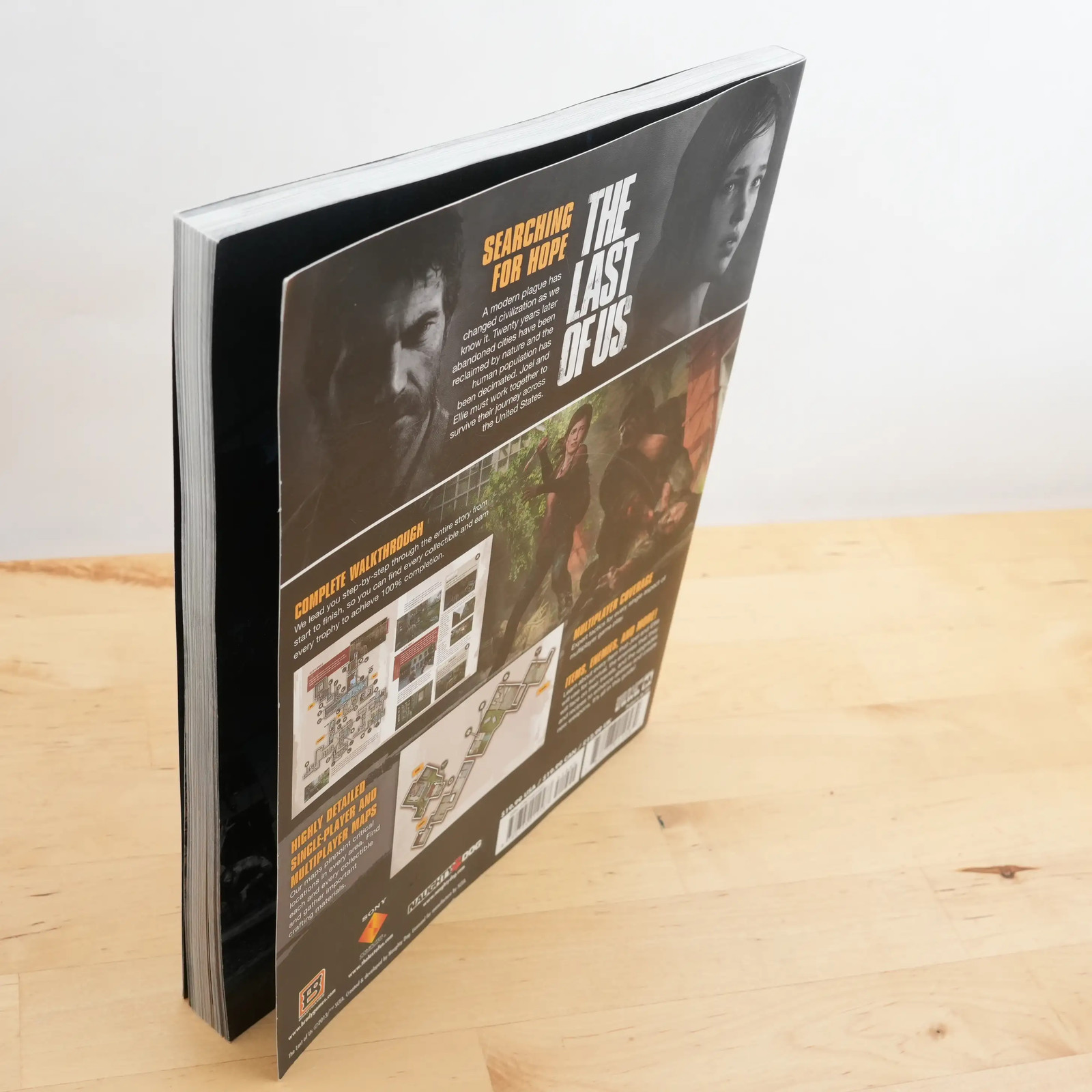 The Last of Us Signature Series Strategy Guide by Brady Games, PB