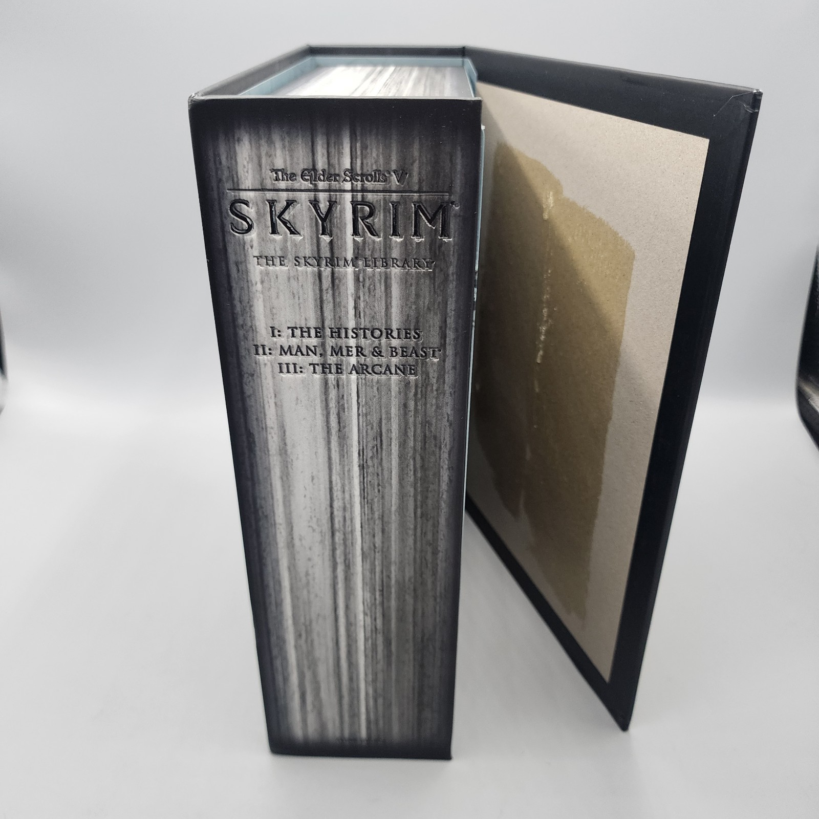 The Skyrim Library – Volumes I, II & III (Box Set) Pre-owned – Read
