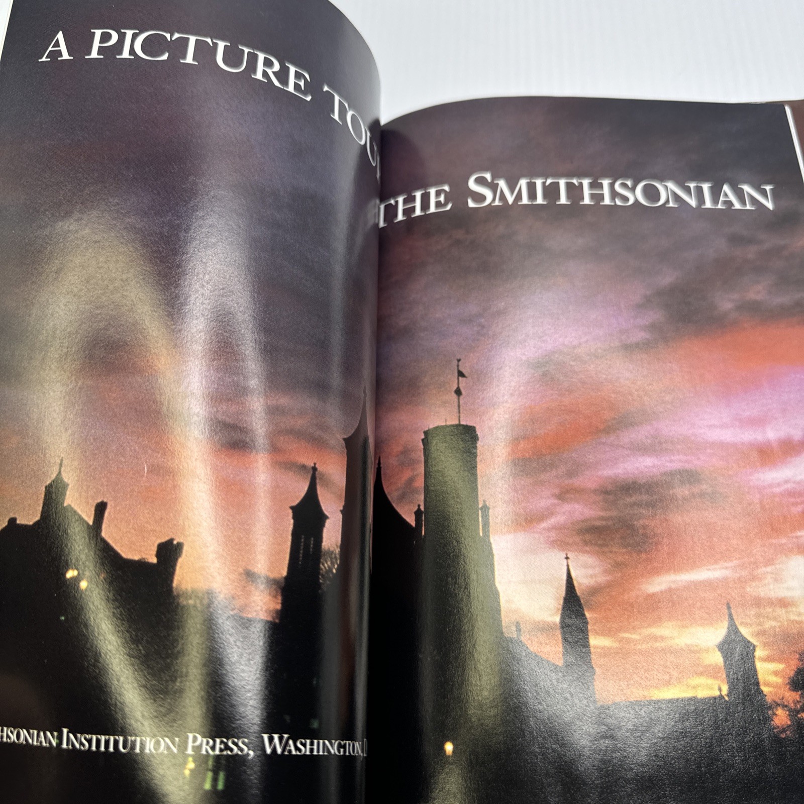 A Picture Tour of the Smithsonian 1990 HC Smithsonian Institution Press Vintage