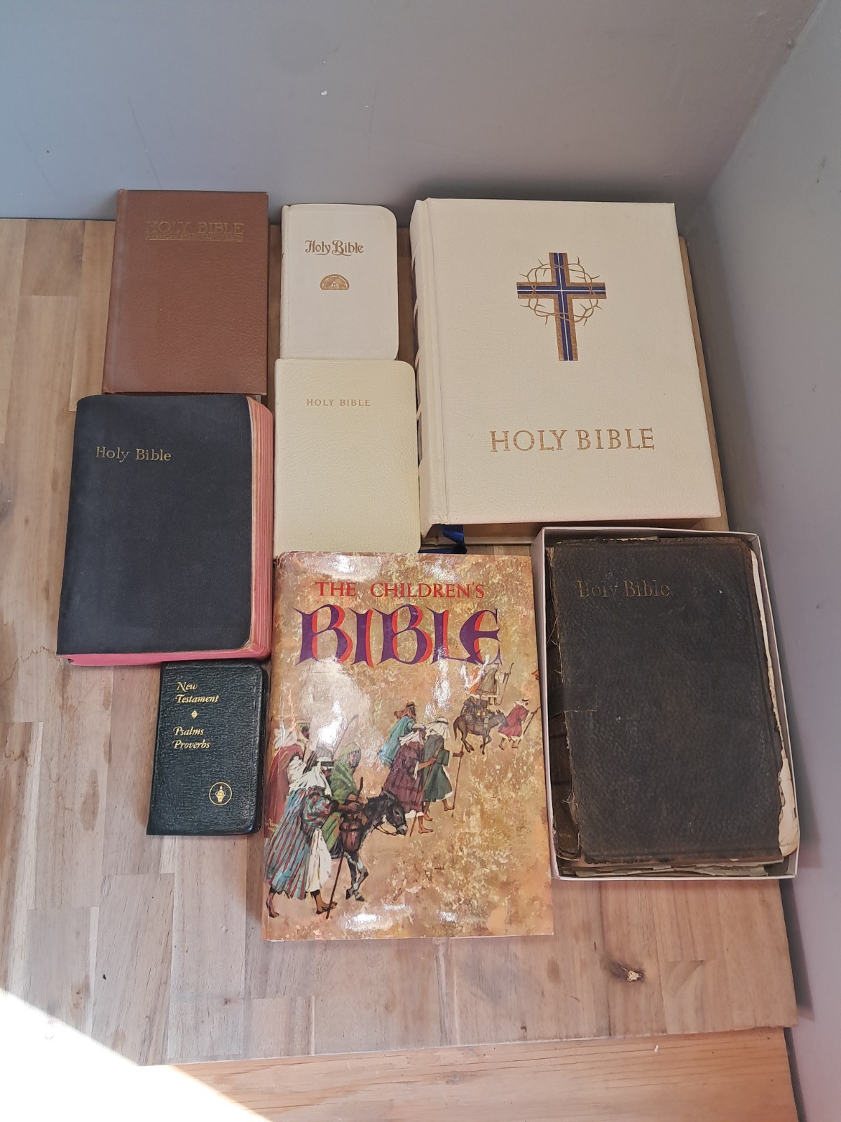 Lot Of Bibles Vintage 1960: Family Holy Bible KJV Large P82