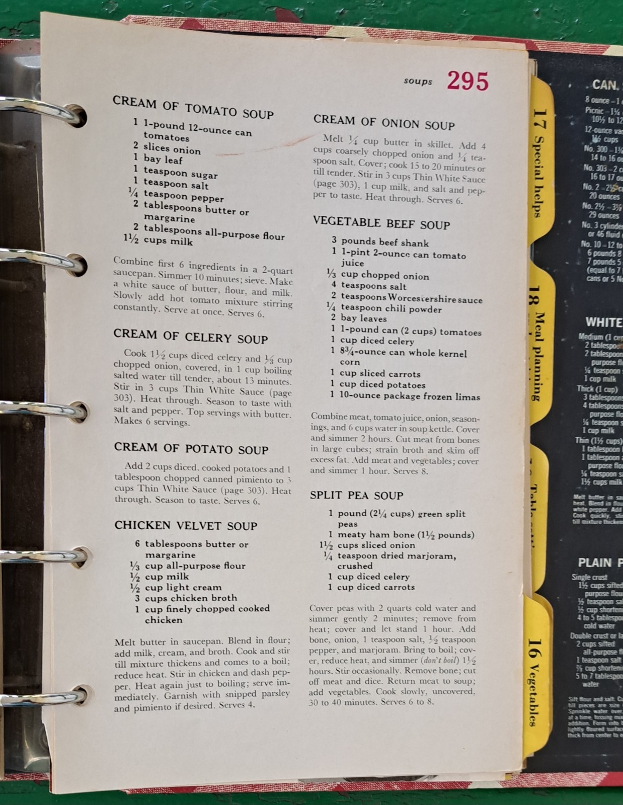 Better Homes and Gardens New Cookbook. 5 Ring Notebook.