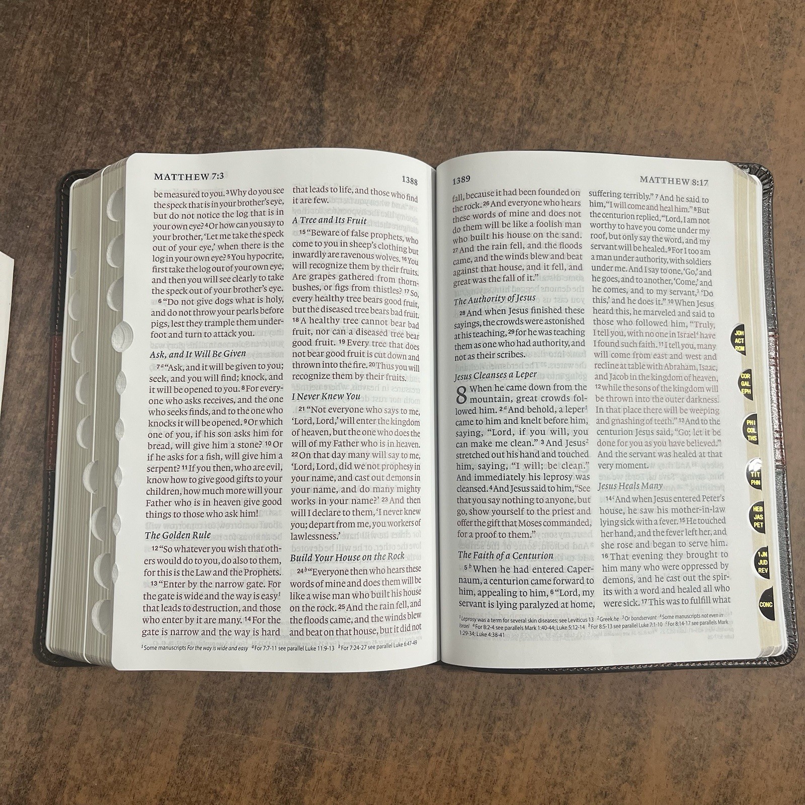 ESV Giant Print Personal Size Bible Thumb Indexed – Forest / Tan Trail TruTone