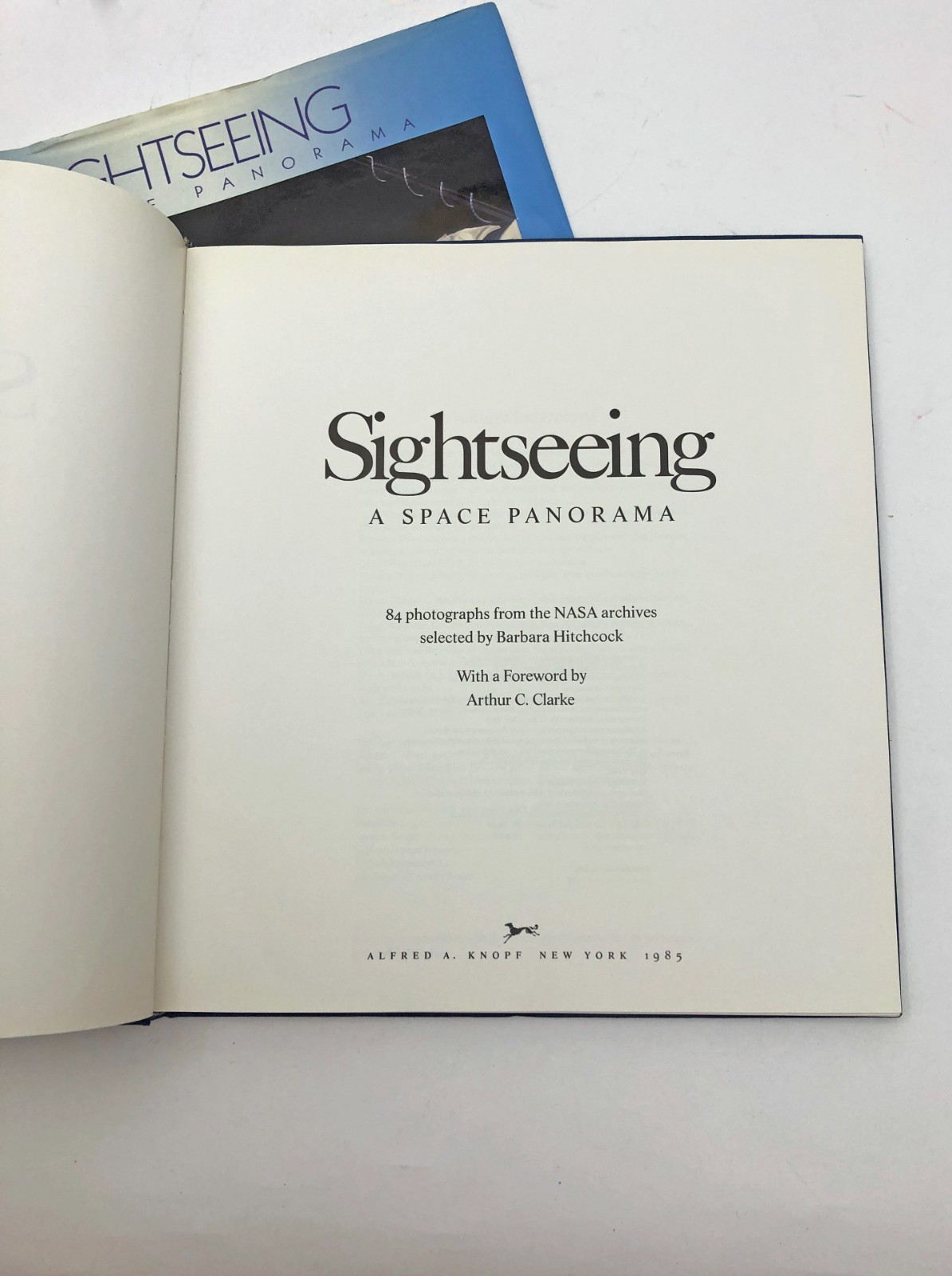 Sightseeing A Space Panorama HBDC 1st Edition 1985 Italy 105 pages HBDC