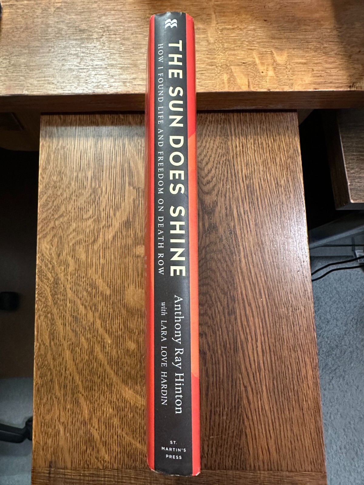 SIGNED The Sun Does Shine by Anthony Ray Hinton (2018, Hardcover) LEGAL MEMOIR