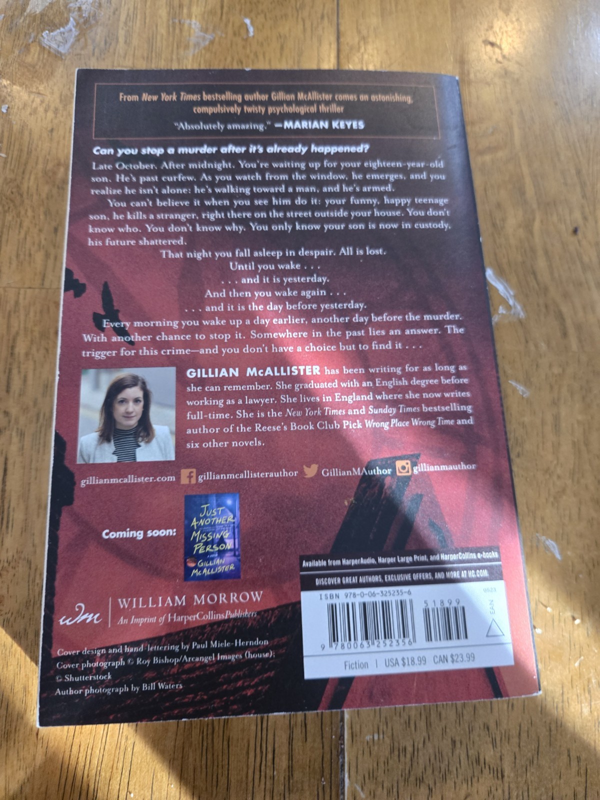 Wrong Place Wrong Time Paperback Gillian McAllister Reese’s Book Club