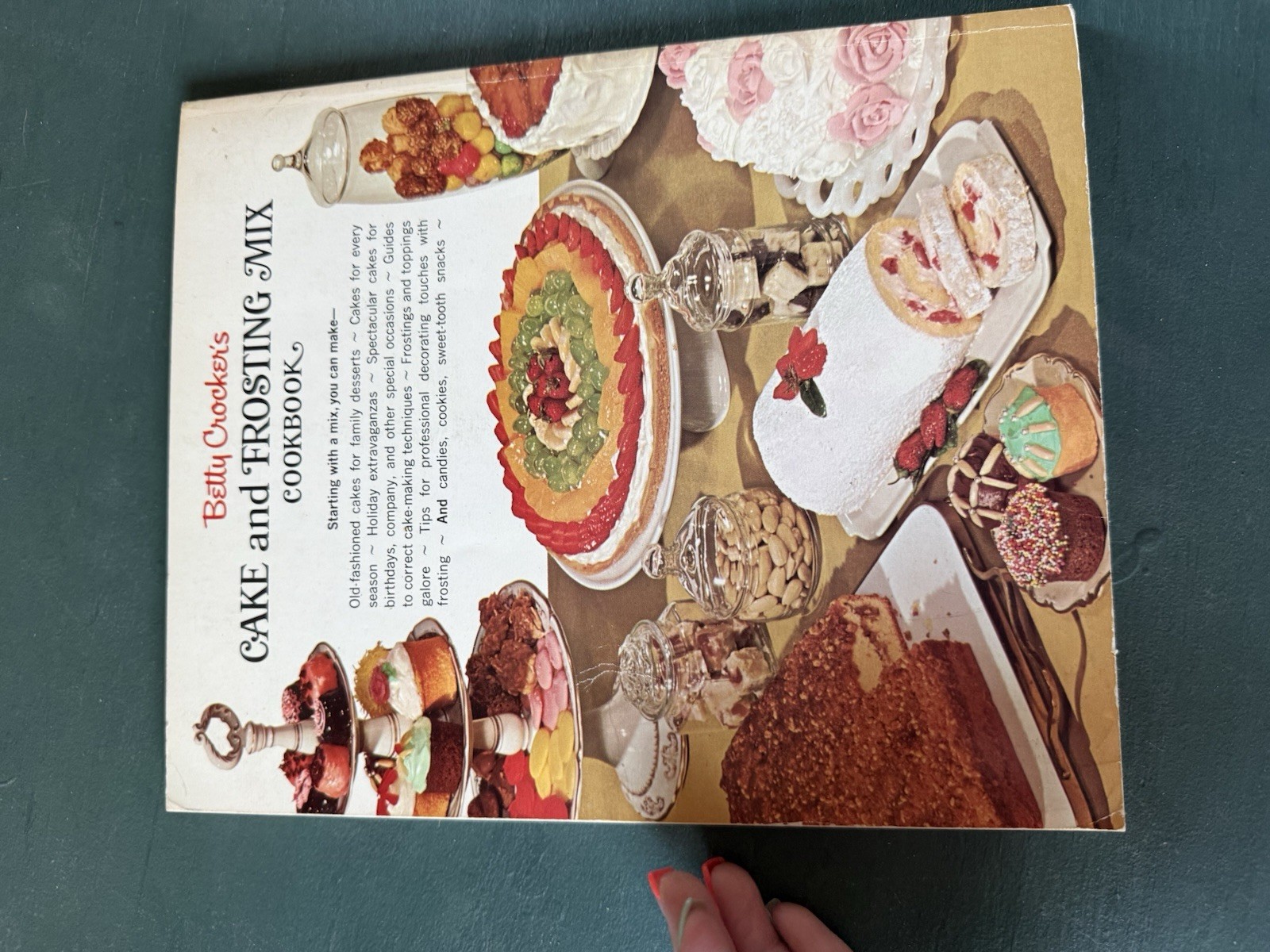 VINTAGE BETTY CROCKER’S CAKE AND FROSTING MIX COOKBOOK 1966 FIRST EDITION