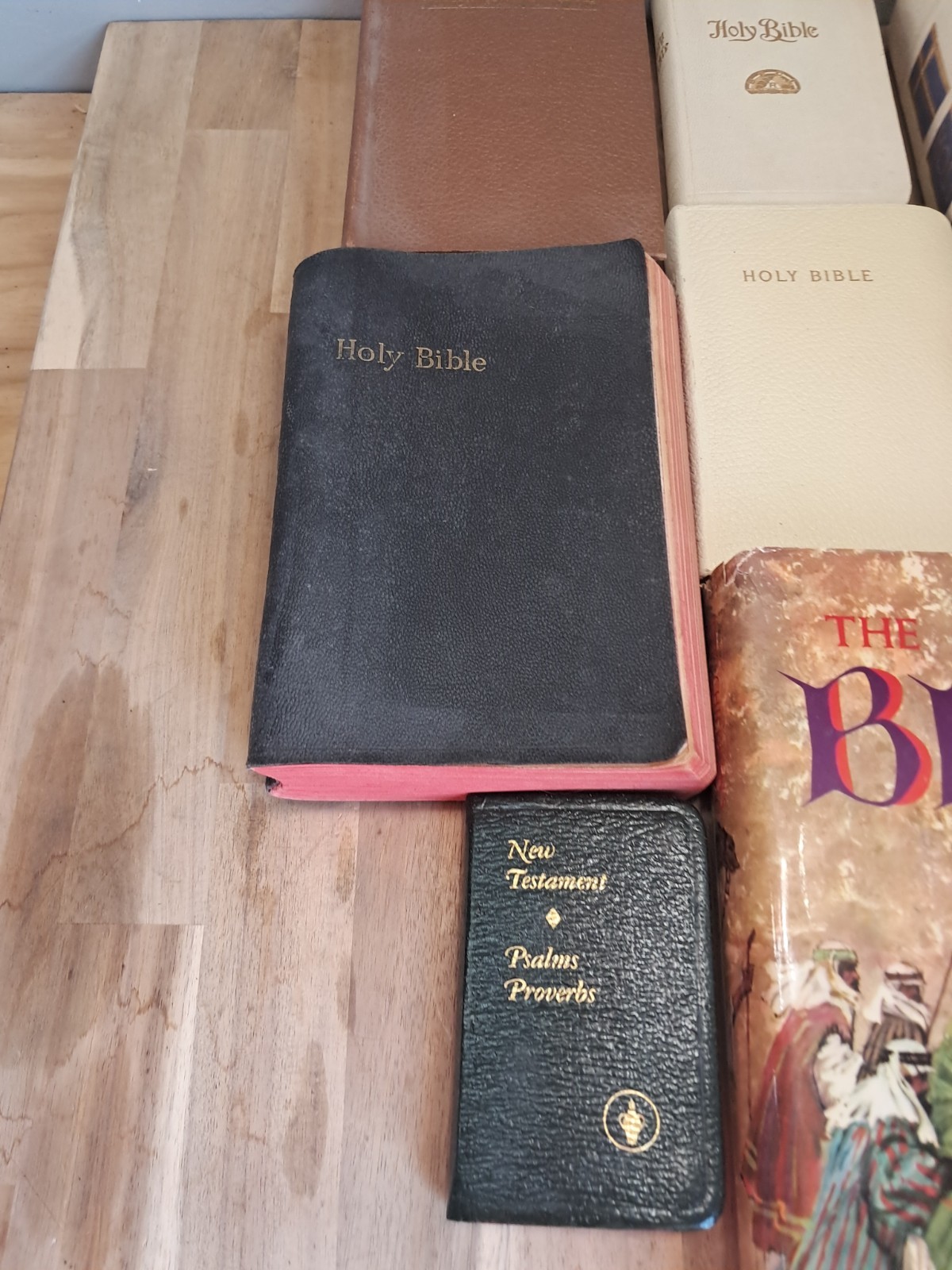 Lot Of Bibles Vintage 1960: Family Holy Bible KJV Large P82