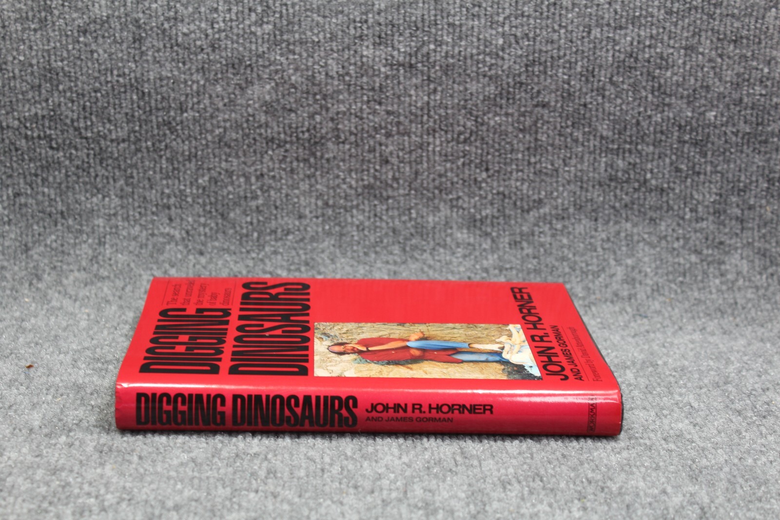 Digging Dinosaurs by James Gorman and John R. Horner 1st Edition 1988 HCDJ