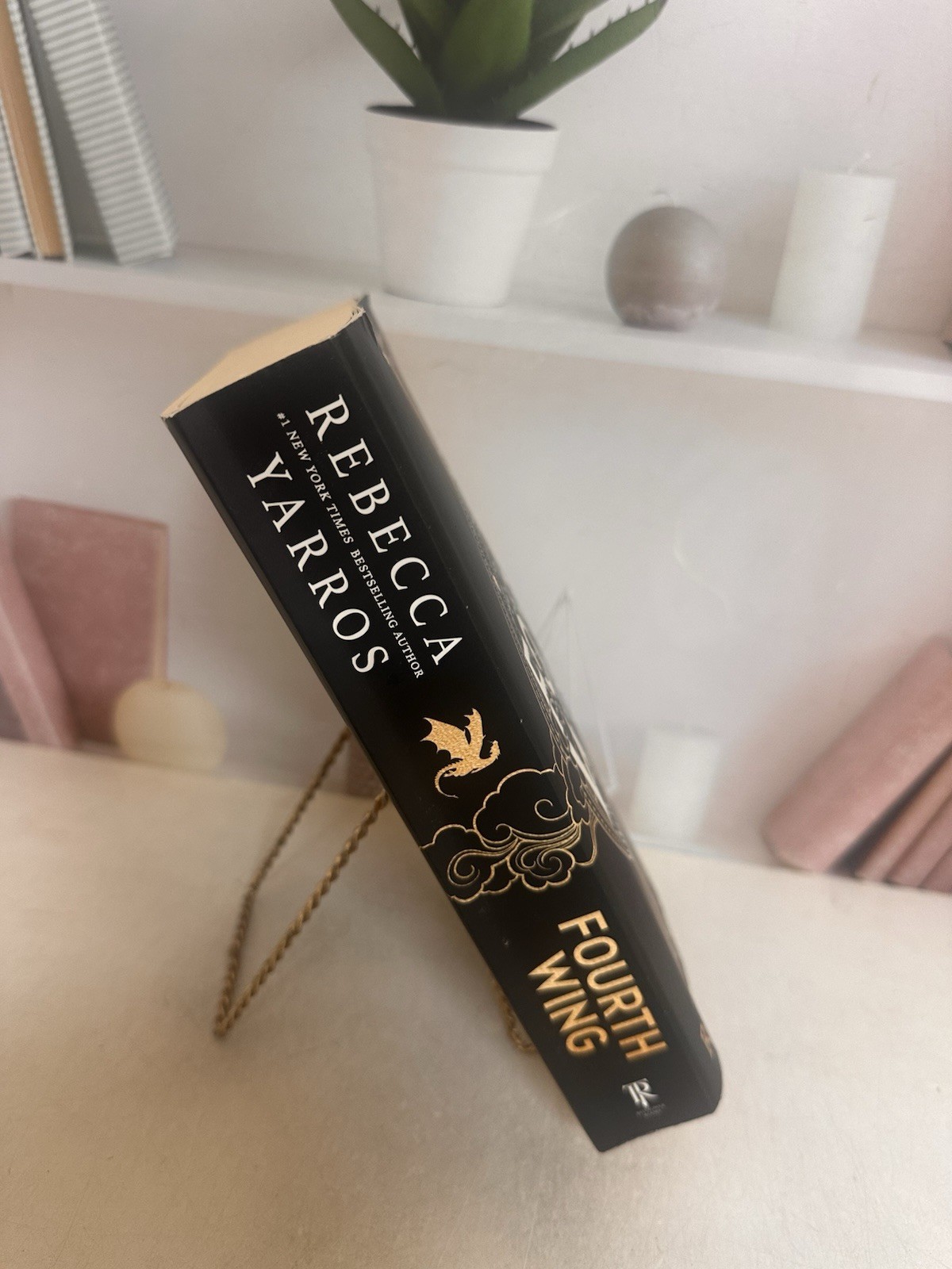Fourth Wing Paperback – Rebecca Yarros