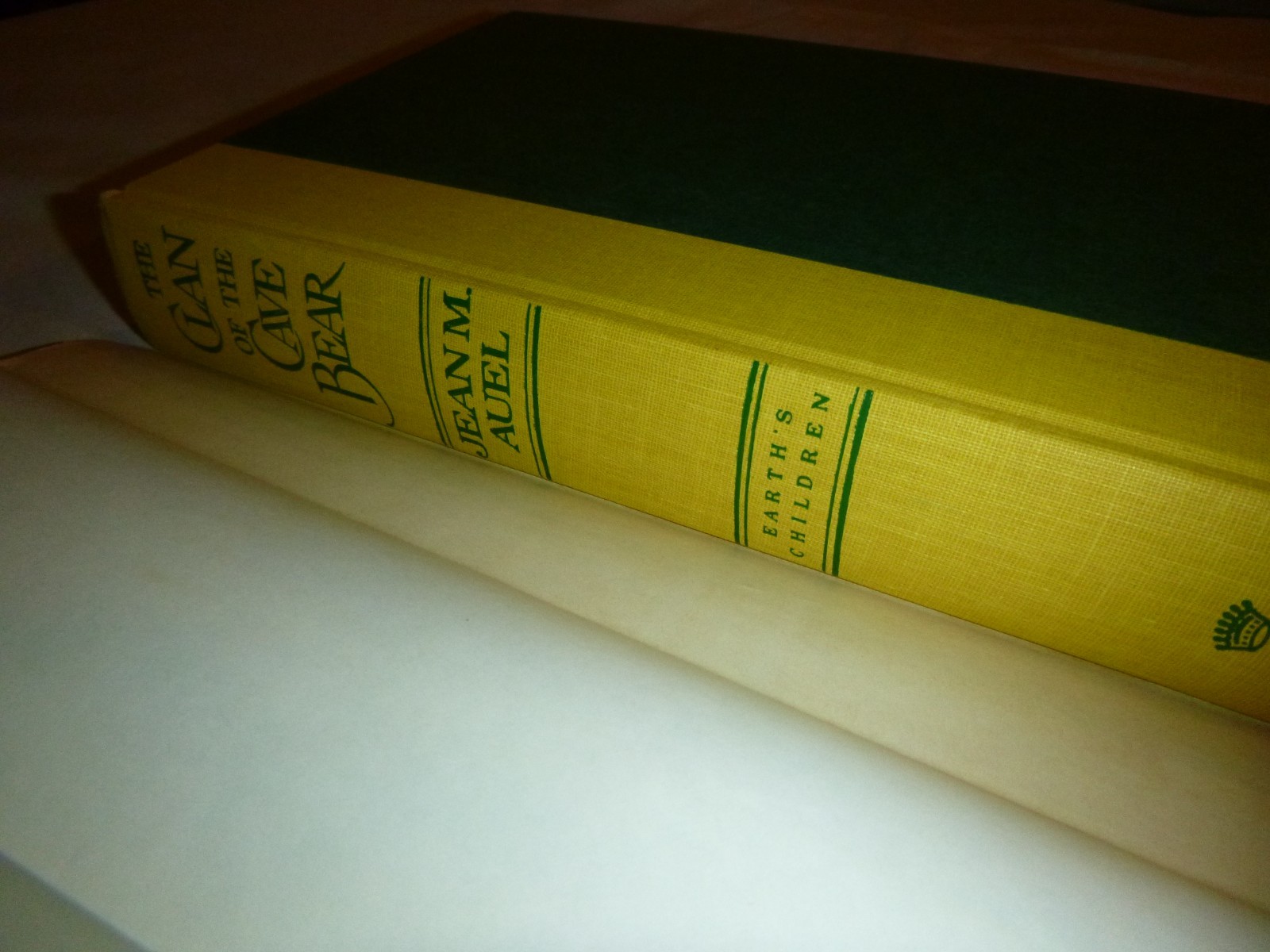 The Clan of the Cave Bear – 1st Ed. /1st Printing Jean M. Auel 1980 HC SIGNED
