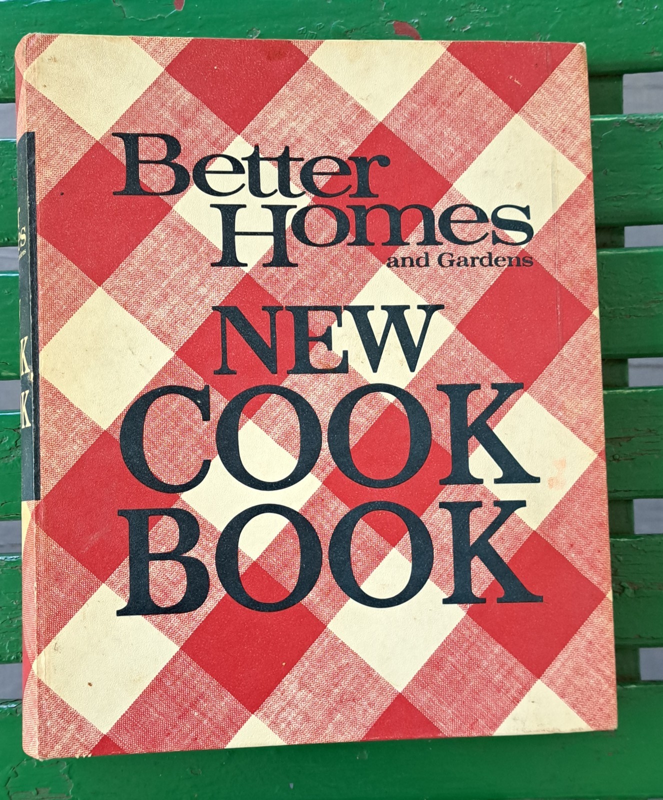Better Homes and Gardens New Cookbook. 5 Ring Notebook.