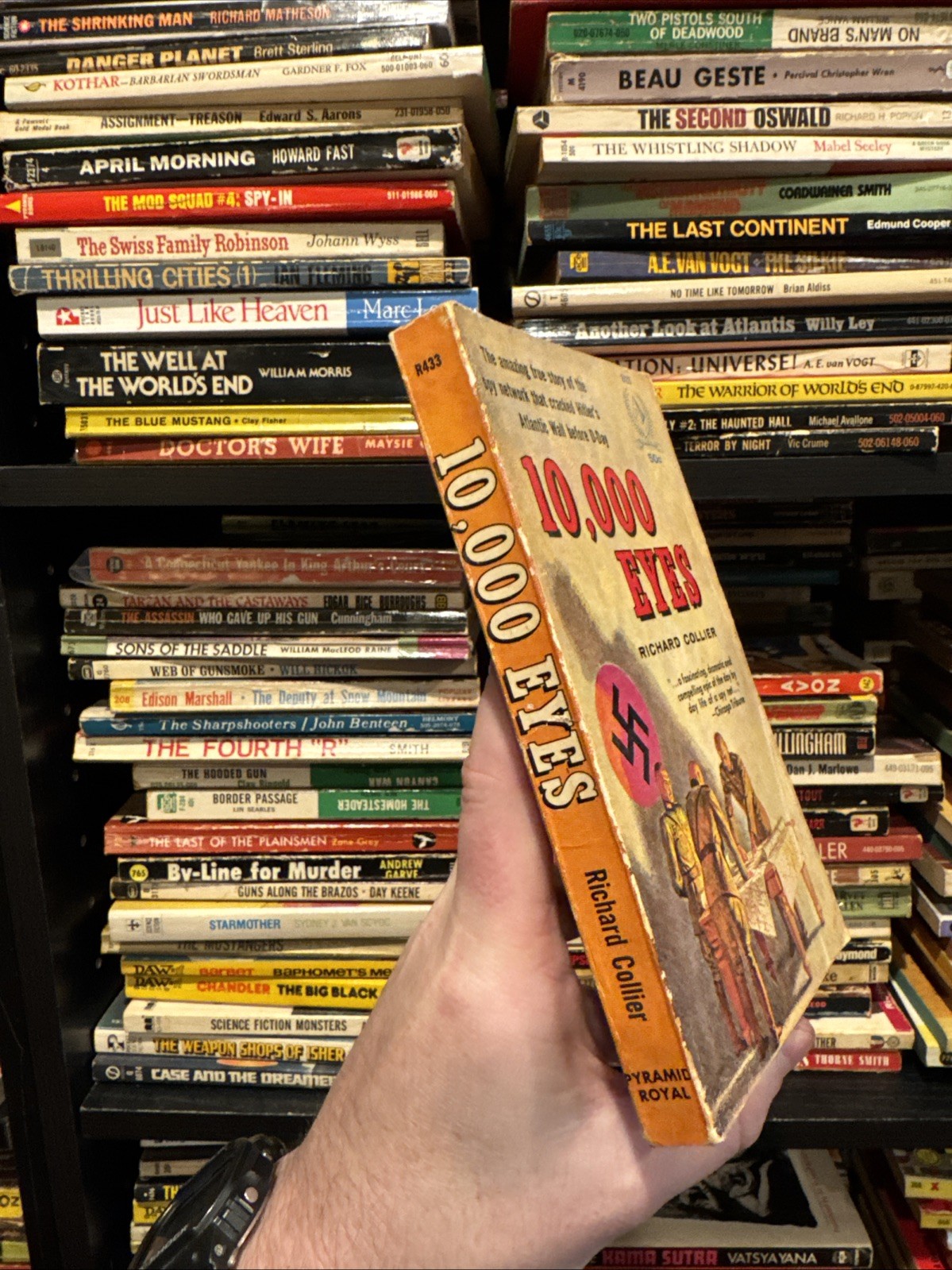 Pyramid Royal R433 10,000 Eyes by Richard Collier Vintage WWII D-Day Paperback