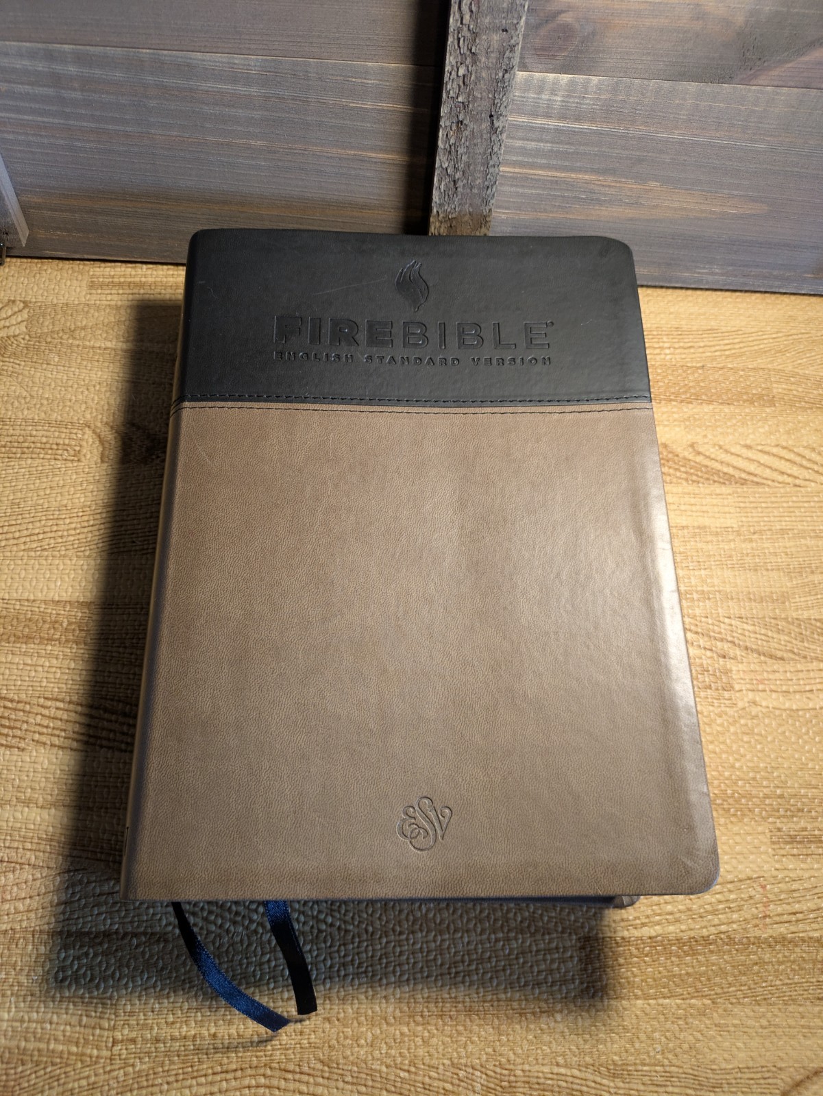 ESV FIRE BIBLE (FLEXISOFT, SLATE/CHARCOAL, RED LETTER): ENGLISH STANDARD VERSION