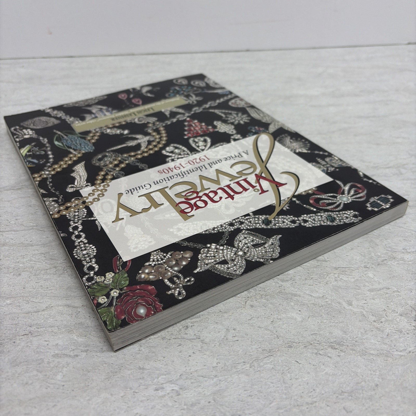 Vintage Jewelry: A Price and Identification Guide, 1920-1940s by Leigh Leshner