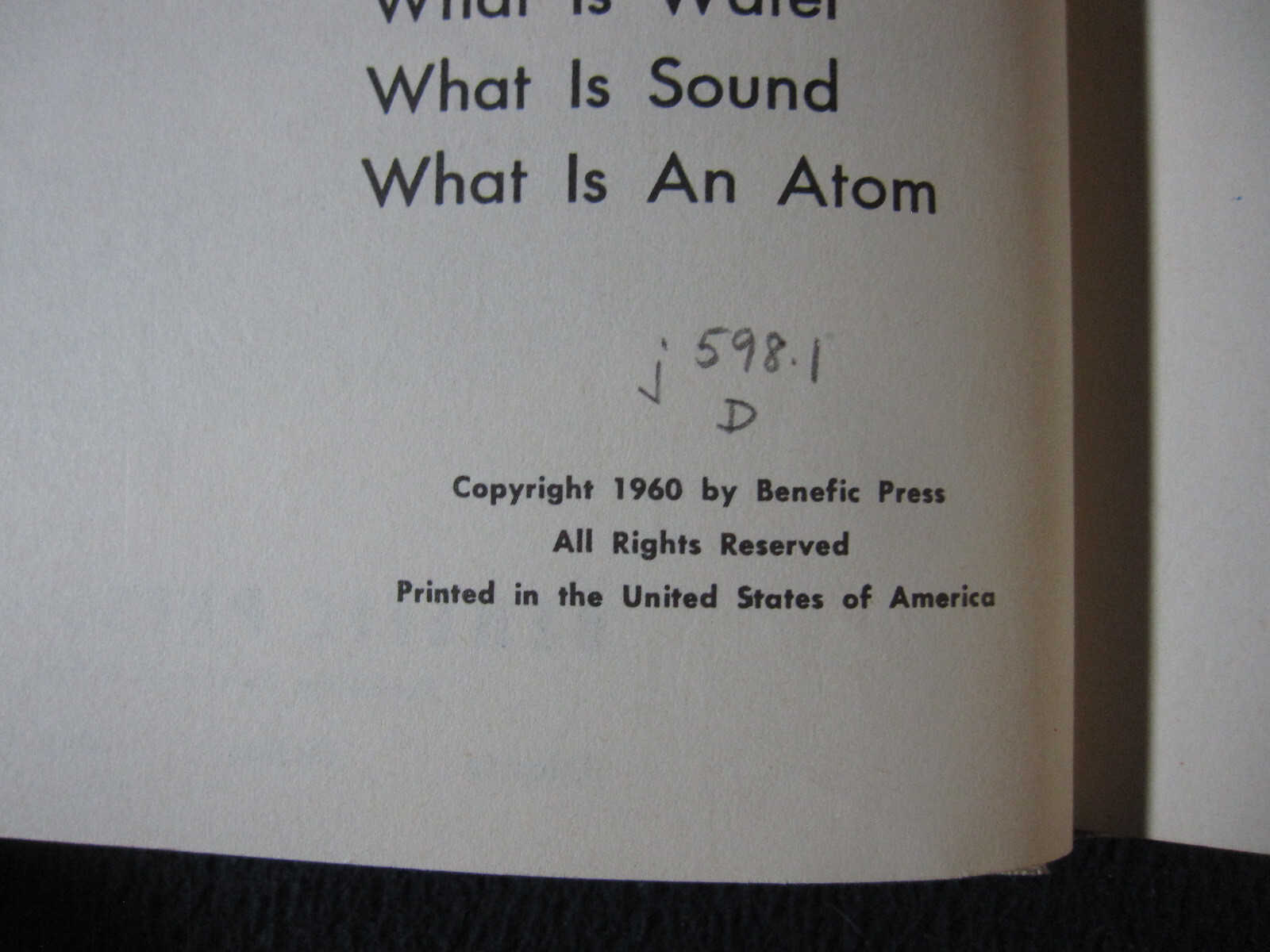 What is a Turtle [Hardcover] Gene Darby and Lucy and John Hawkinson