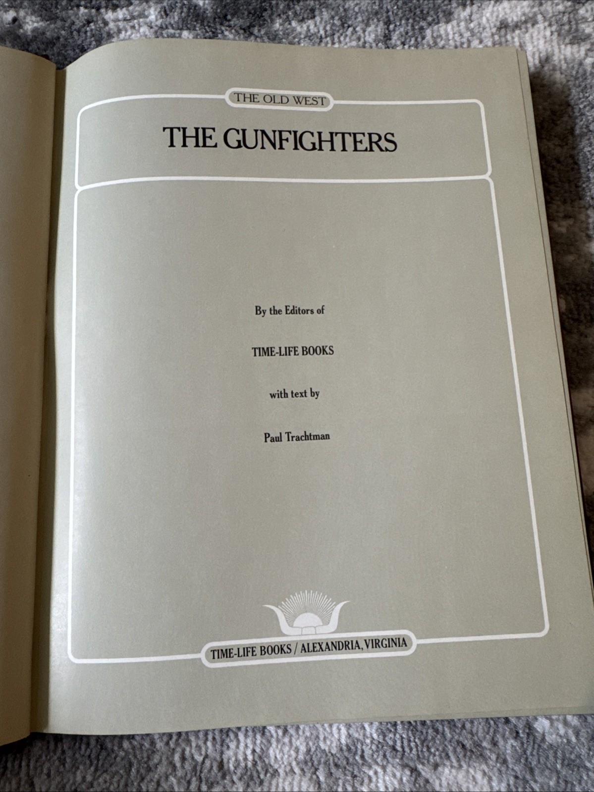 The Old West : THE GUNFIGHTERS, Faux Leather Bound, Hard Cover